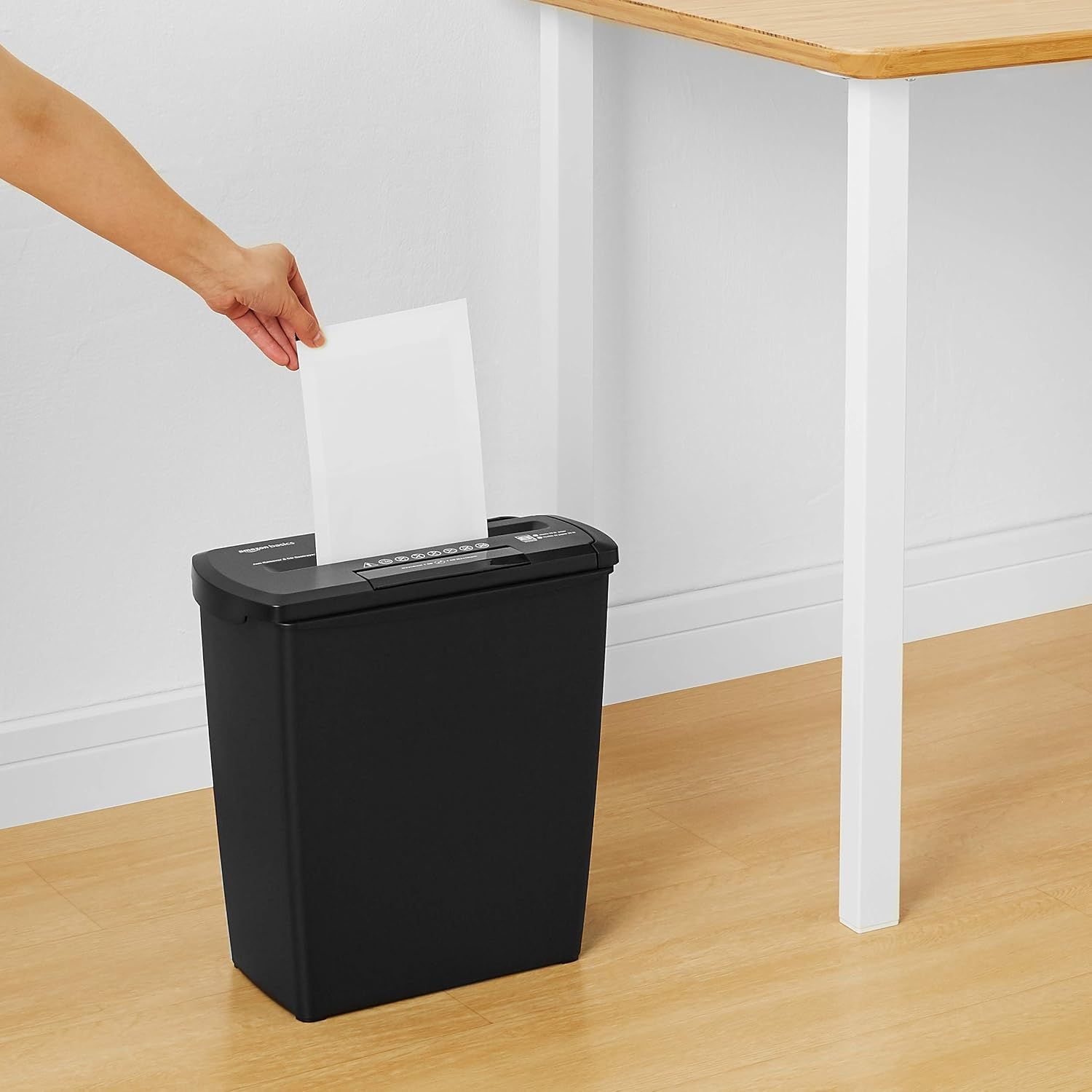Thumbnail 4 de Lot de 24 feuilles lubrifiantes et aiguisantes Amazon Basics pour destructeur de documents – Micro coupe