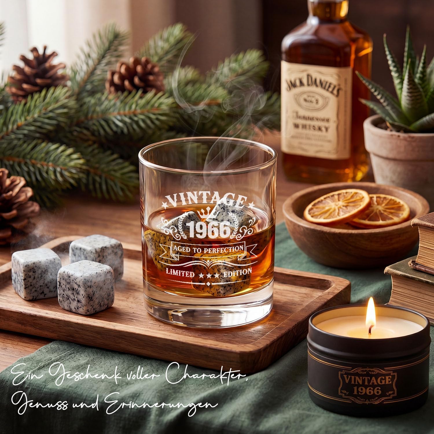 Detalle de Whisky Geschenkset Männer 1956 – Vintage-Set zum 70. Geburtstag mit Whiskyglas, Granitsteinen, Schieferuntersetzer, Kerze und Geschenkbox