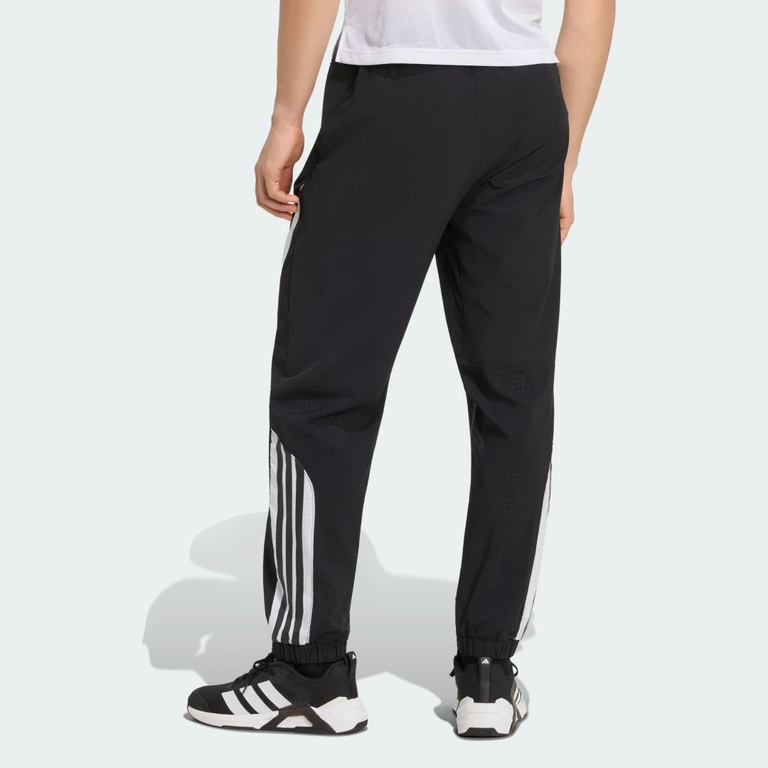 Detalle de Pantalón de Entrenamiento Tech Essentials de Adidas – negro