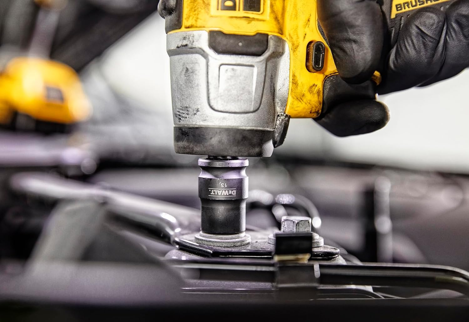 Detalle 2 de DEWALT DCF902D2T コードレスインパクトレンチ 10.8V・ブラシレス・168N・m