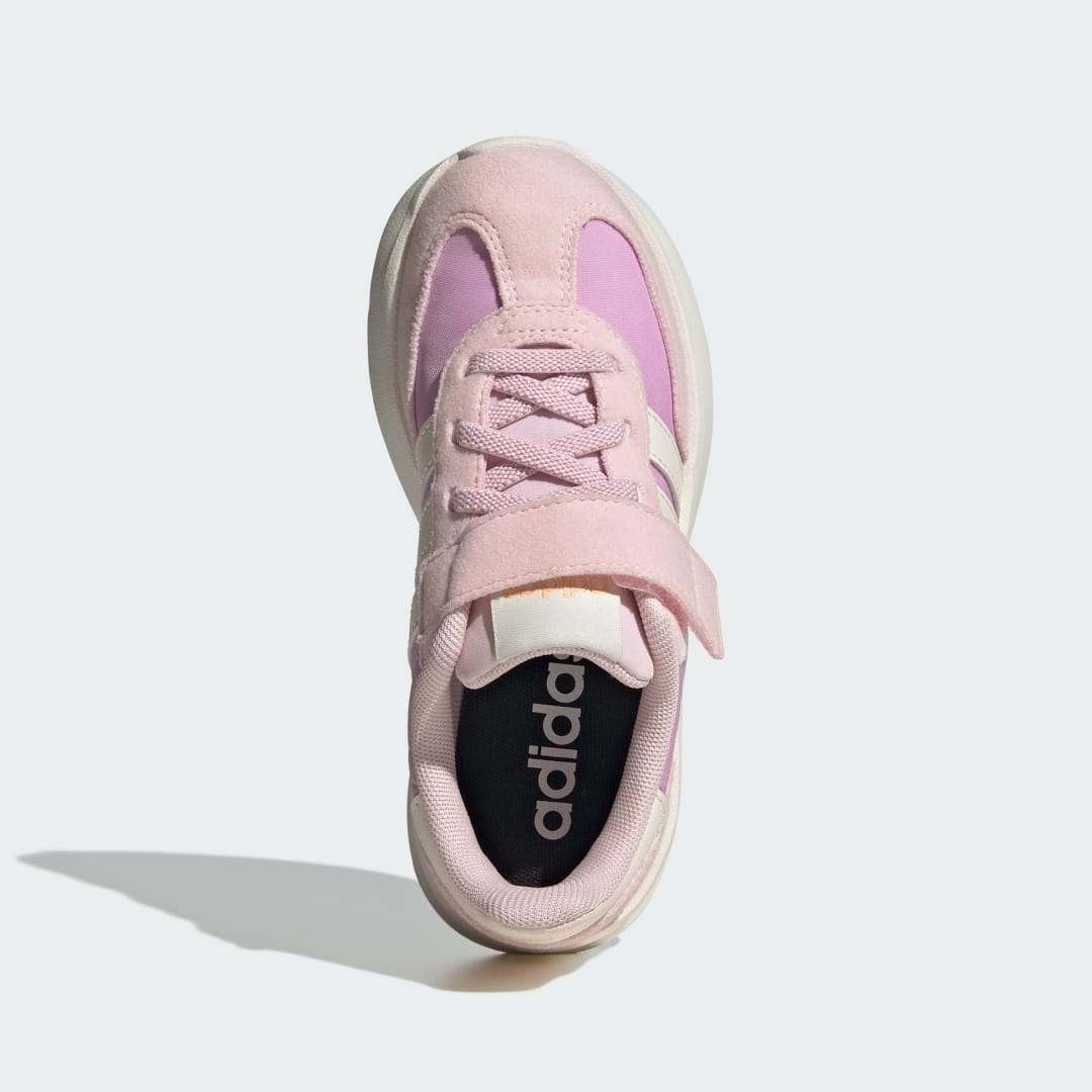 Detalle de Adidas Run 70s 2.0 para niños: zapatilla violeta con estilo retro y sujeción fiable