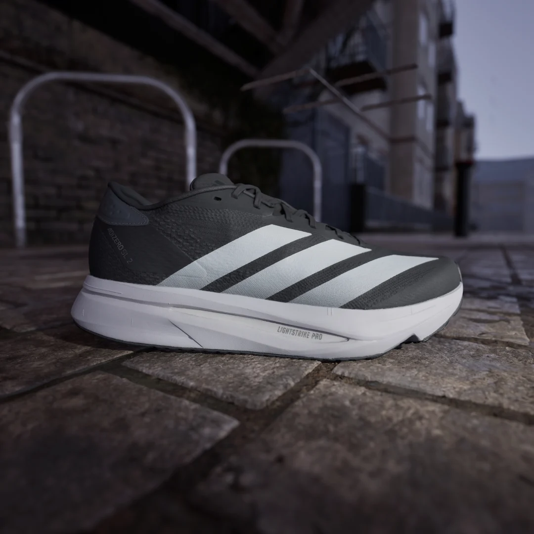 Detalle 2 de Adizero SL 2 de Adidas: zapatilla negra para entrenar con comodidad y confianza