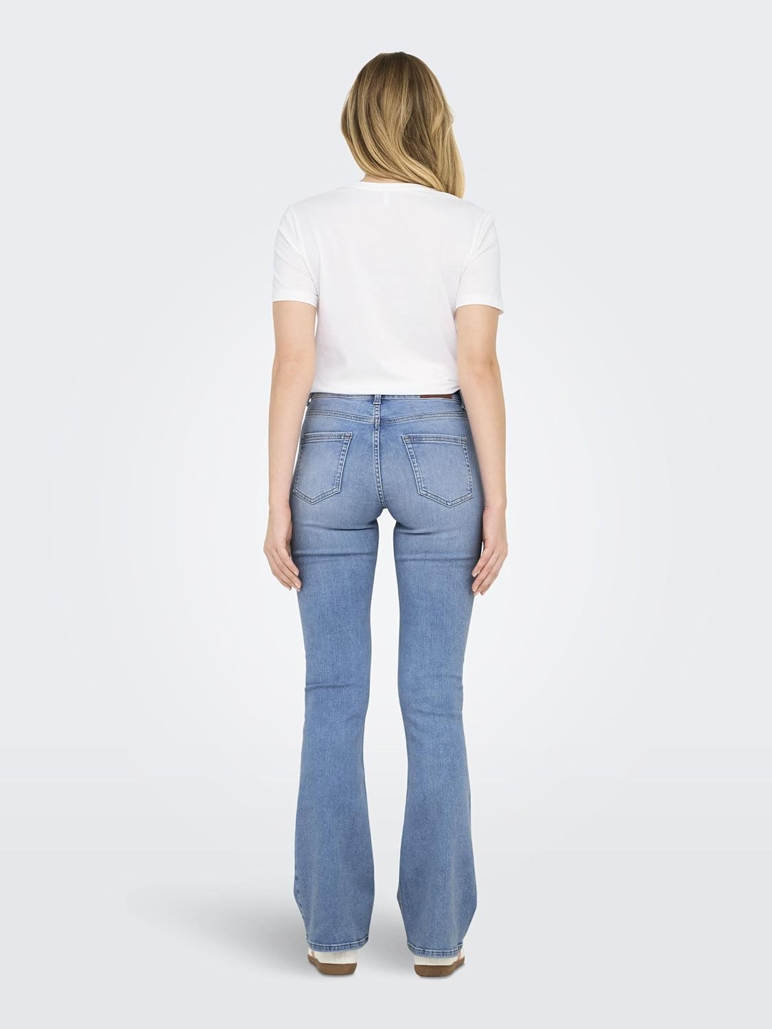 Detalle de ONLY Female Flared Fit Jeans ONLBLUSH mit mittlerer Taille – Jeans im Flared-Stil