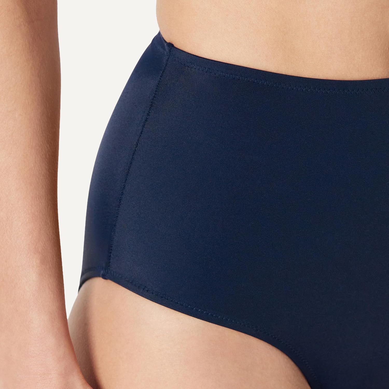 Detalle 2 de Amazon Essentials Women's High Waist Swim Bottom (Available in Plus Size) – Practical, full-coverage beachwear
