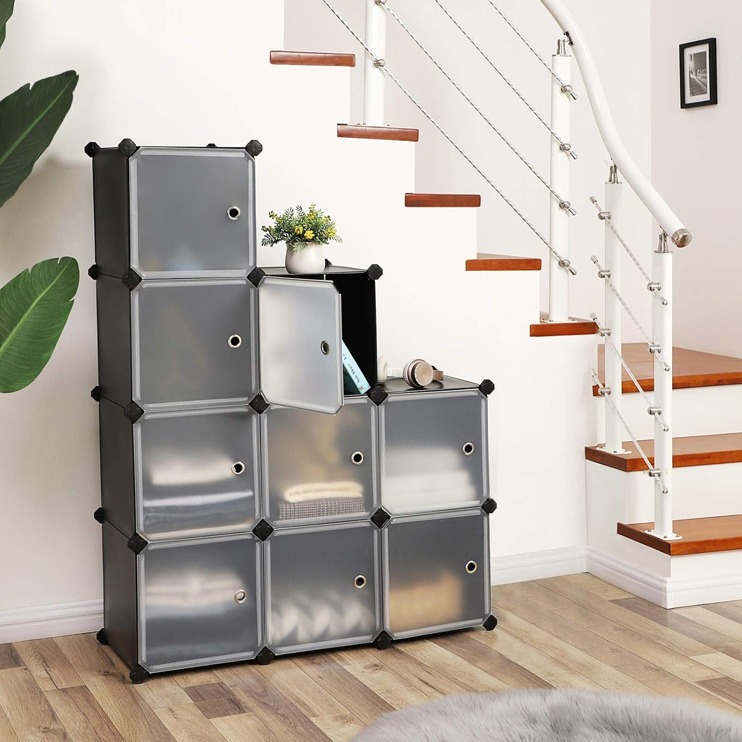 Detalle de SONGMICS DAMION LPC116HS kubuskast met 9 vakken en matte deuren