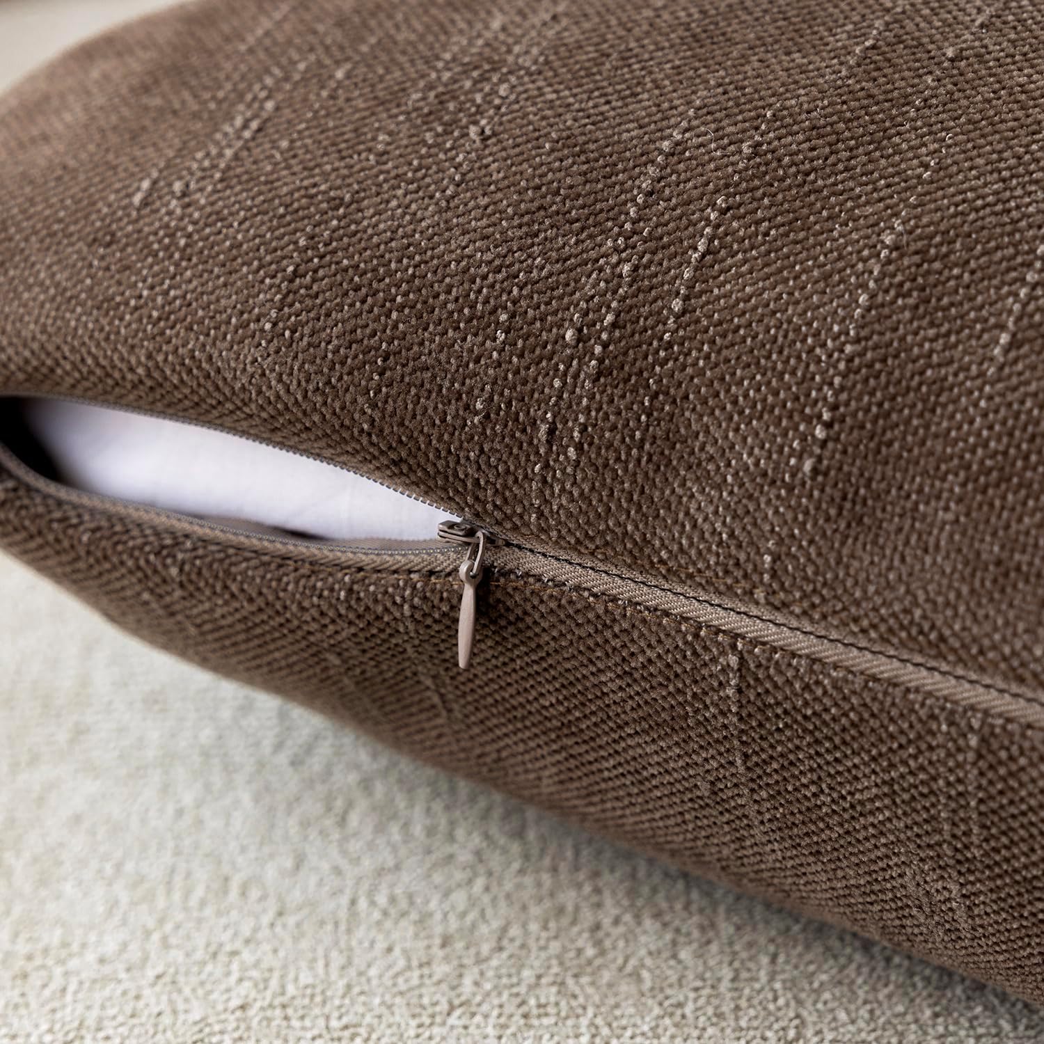 Detalle 2 de Foindtower Chenille Pillow Covers 20x20 🛋