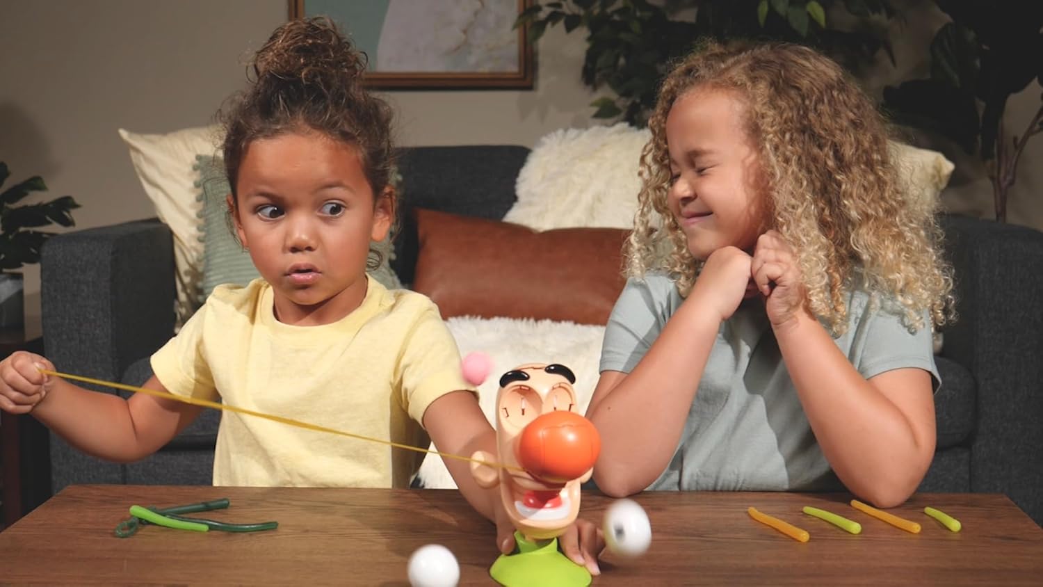 Detalle de Goliath Gooey Louie Game: Pull Gooeys Out of Louie's Nose (Ages 4+, 2–4 Players)
