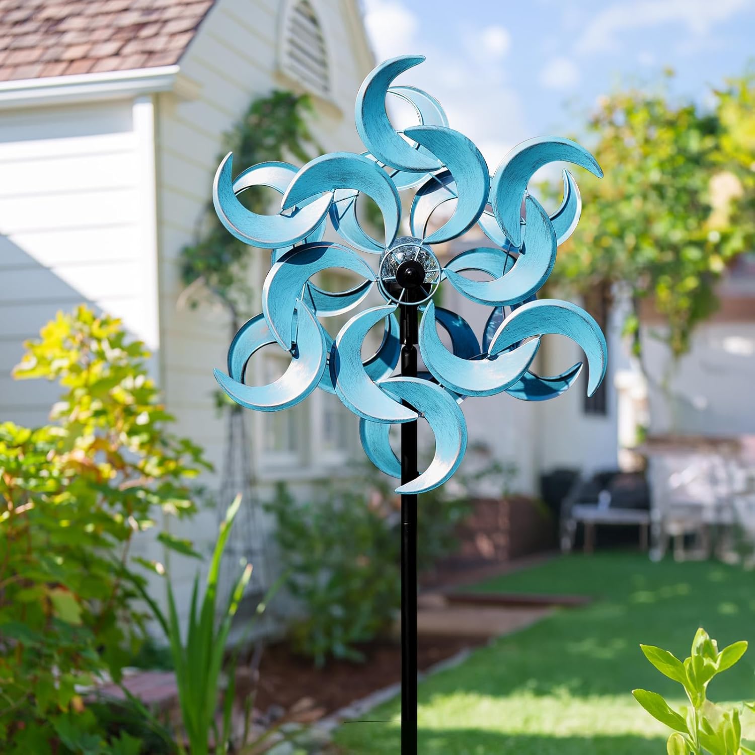Detalle 2 de Cyan Oasis 87" Wind Spinner Outdoor with Solar Light (Azure Moon) — Large Metal Garden Windmill Decor