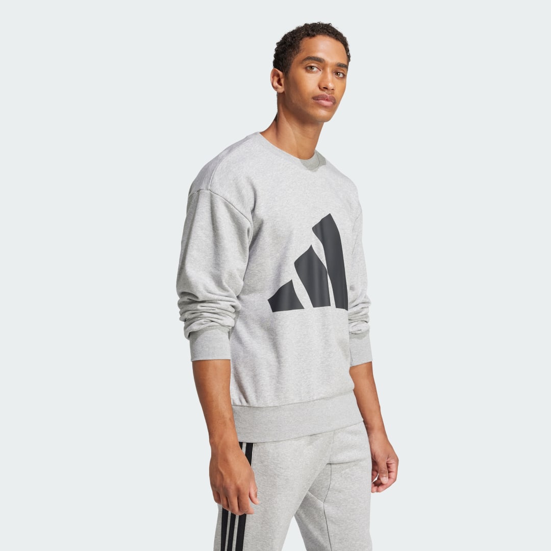 Detalle de Sudadera Essentials Big Logo French Terry de Adidas: comodidad diaria con un toque clásico
