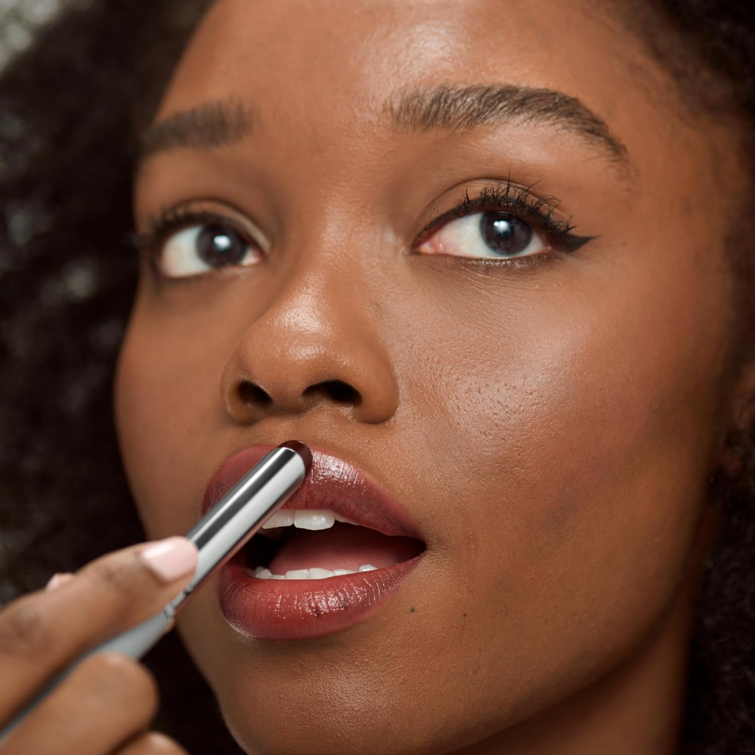 Detalle de Clinique Almost Lipstick Balsamo Labbra – Black Honey, Pink Honey e Nude Honey (offcampus) | Idrata e Modulabile