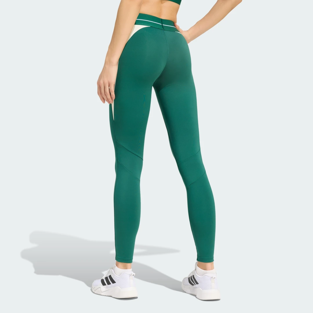 Detalle 2 de Mallas largas Hyperglam Colour Block de Adidas – Verdes, para entrenar con estilo