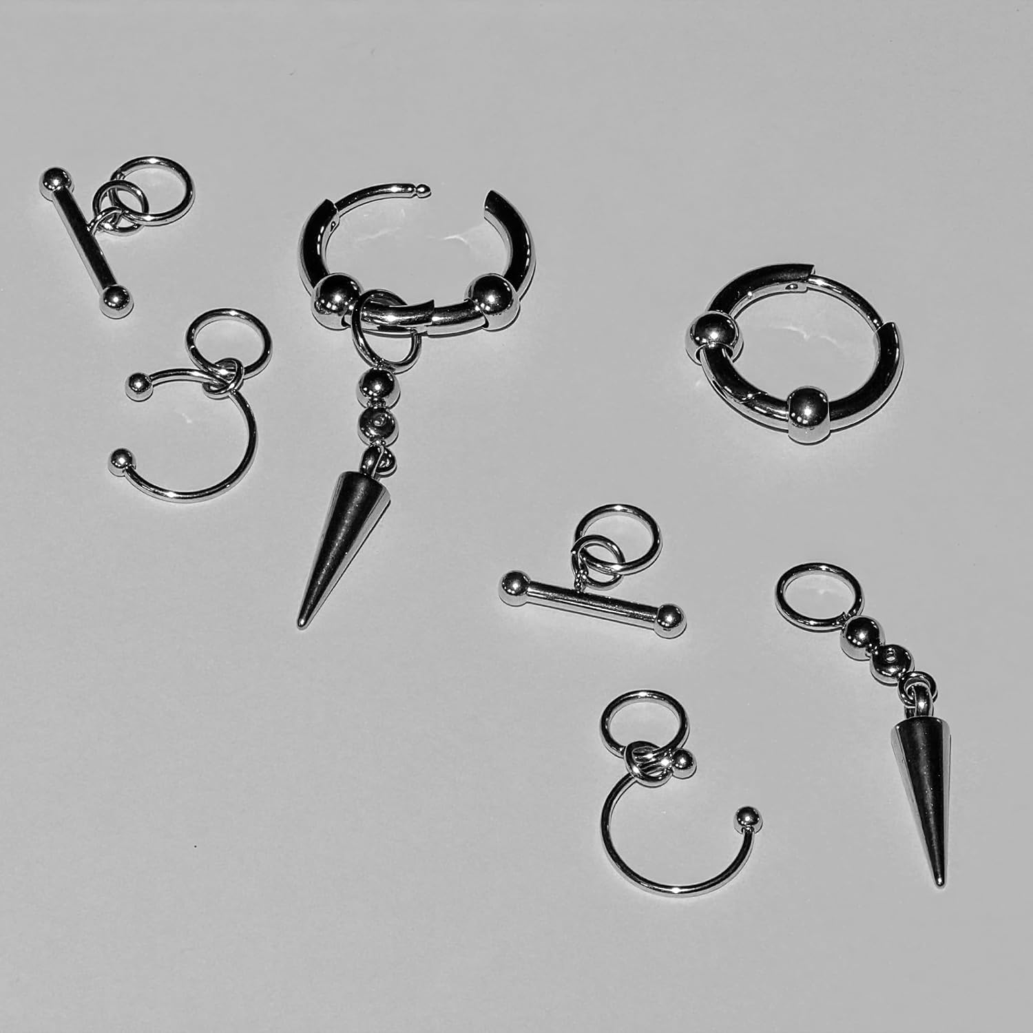 Detalle 2 de LIEBESKIND BERLIN Damen Schmuck Urban Collection: Piercing Design Creolen 3,8 cm aus Edelstahl