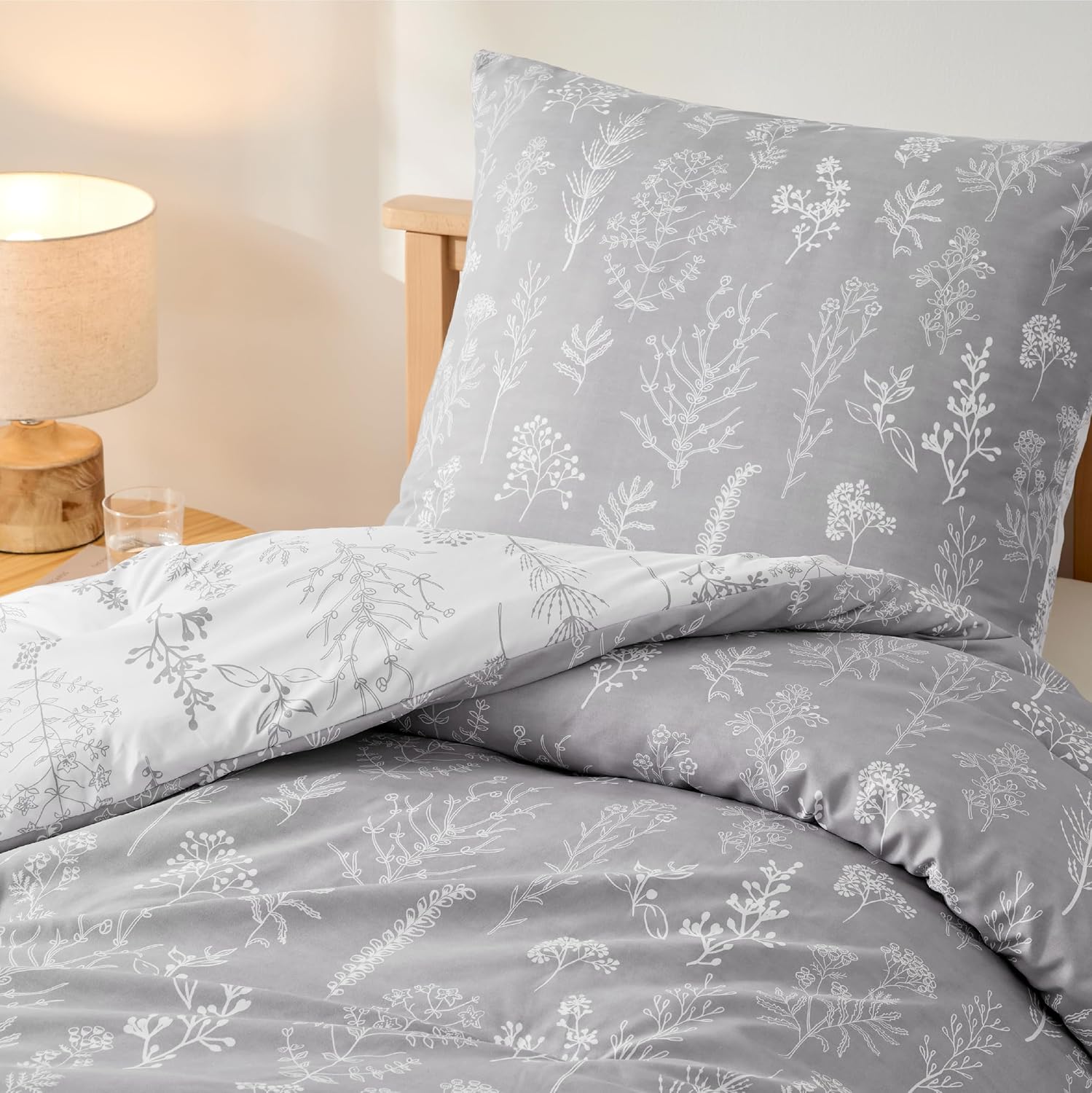 Detalle 2 de Bedsure Bettdecke 135x200 + Kissenbezug 80x80 – Beidseitig nutzbares 2-teiliges Bettdecken-Set, OEKO-TEX zertifiziert, waschbar