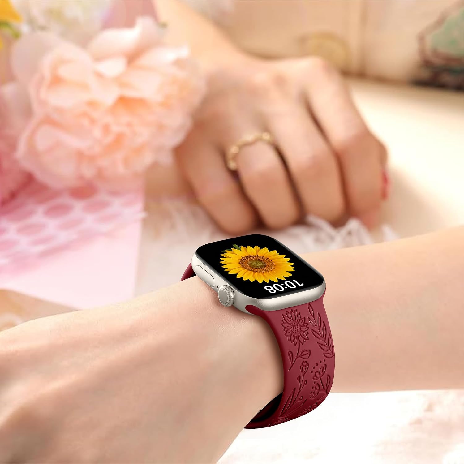 Detalle 2 de SNBLK Floral Engraved Apple Watch Bands, 6-Pack Silicone Straps