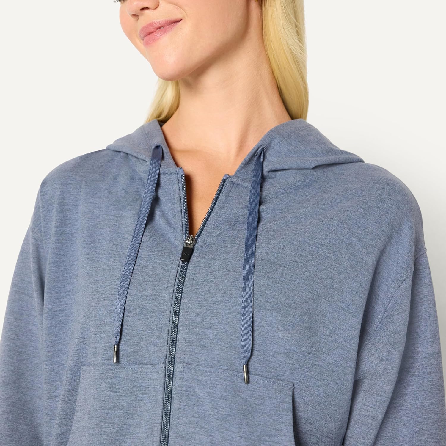 Detalle de Amazon Essentials Women's Athletic Soft Performance Lightweight Cropped Zip Up Hoodie
