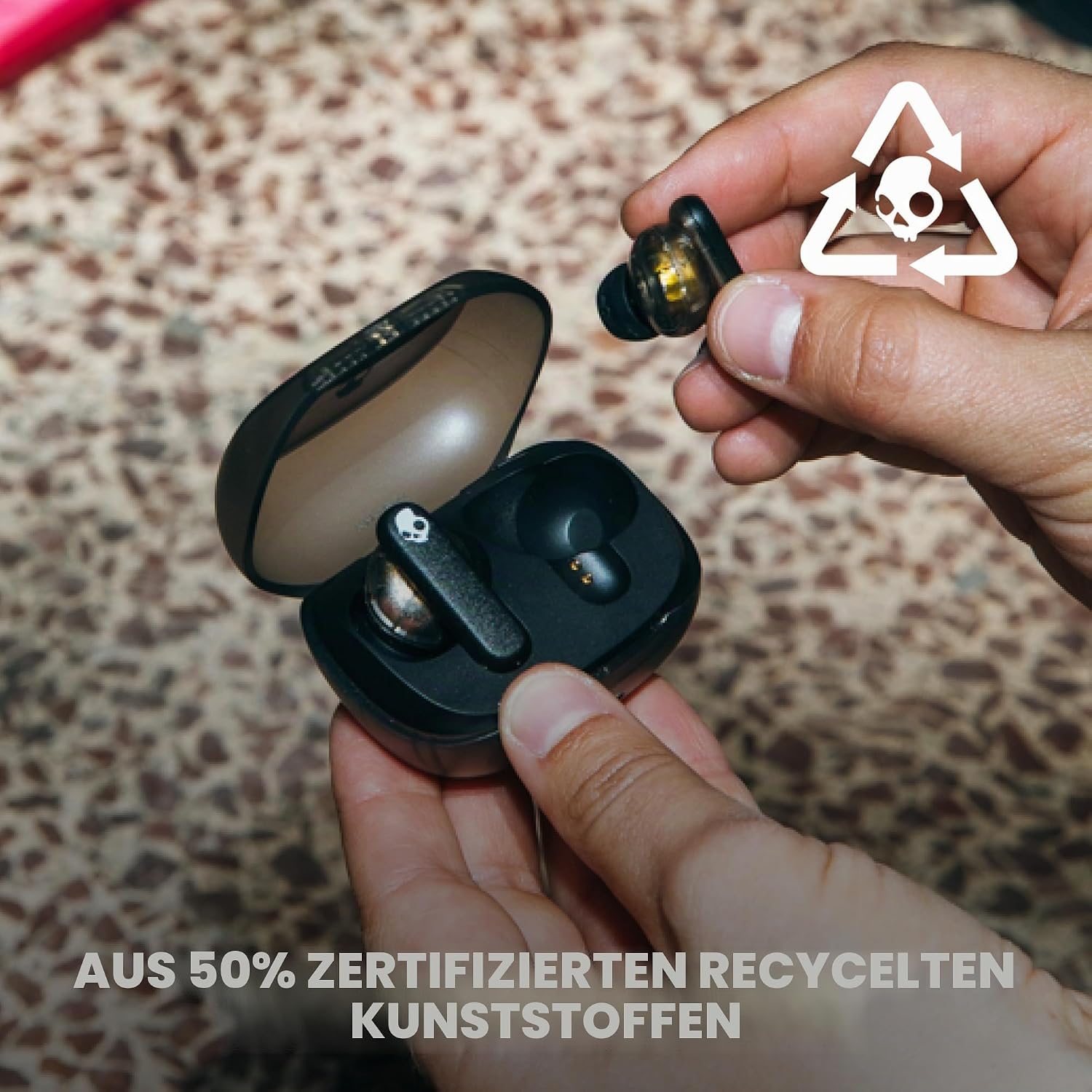 Detalle de Skullcandy Smokin’ Buds Wireless Earbuds (Bluetooth) – schallisolierende Passform, bis zu 20 Stunden & IPX4