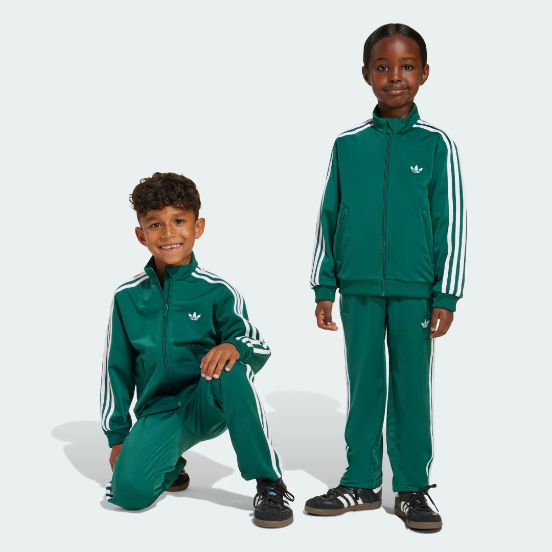 Detalle de CHÁNDAL FIREBIRD de Adidas en verde