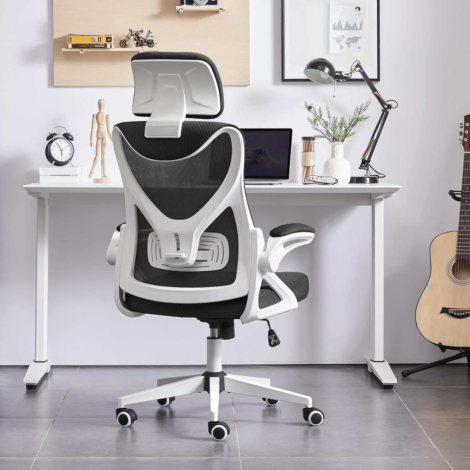 Detalle 2 de Yaheetech Bürostuhl Ergonomisch – Hochklappbare Armlehnen, Kopfstütze, 136 kg belastbar, Weiß/Schwarz