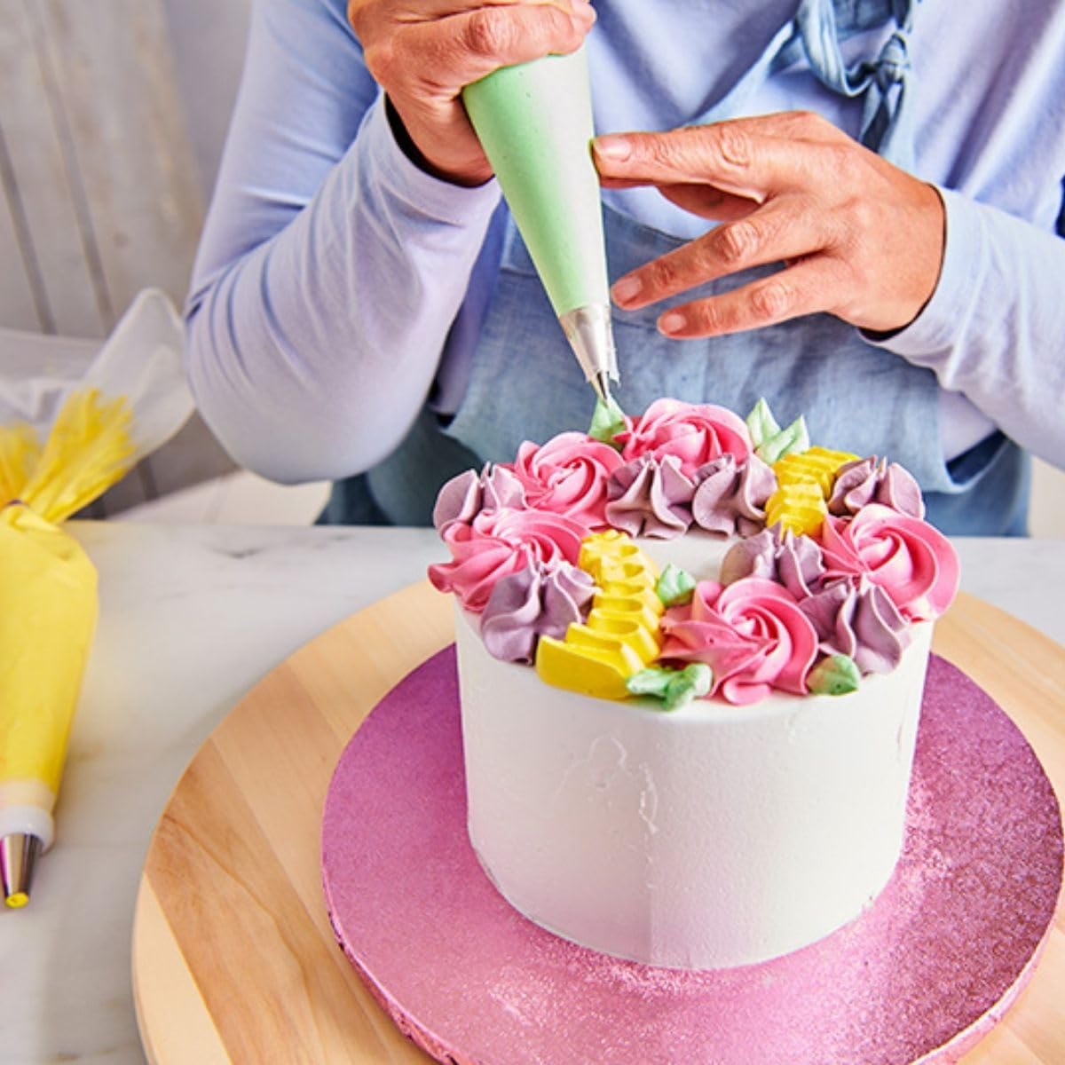 Detalle de FunCakes Mix für Enchanted Cream® – Leichte, schneeweiße Creme zum Kuchen Füllen und Abdecken, Halal, 450 g