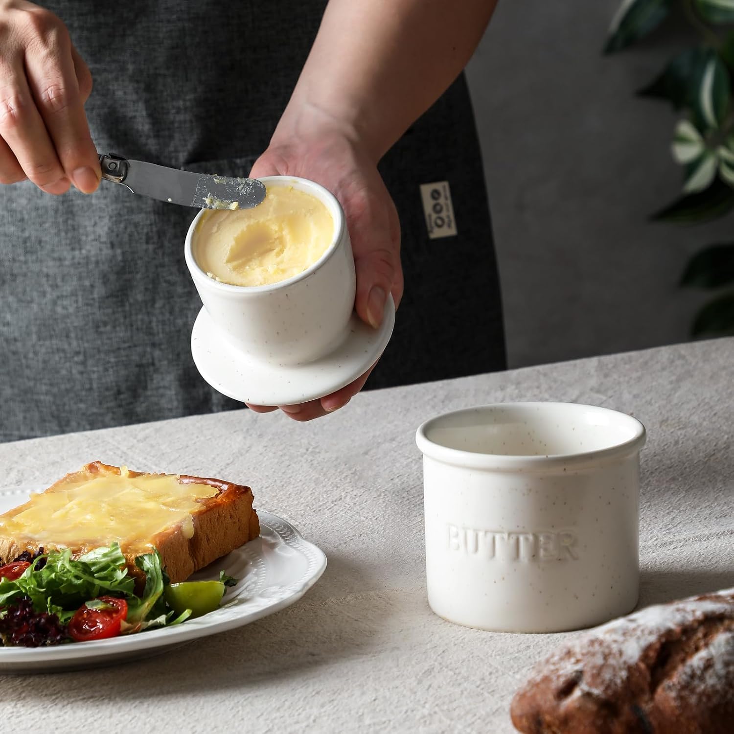 Detalle 2 de Porcelain Butter Crock