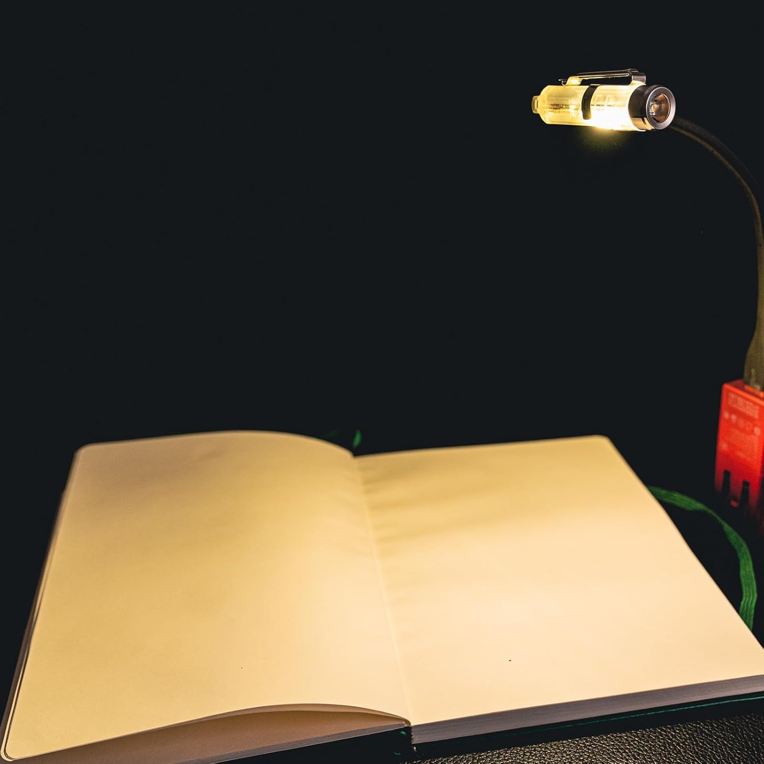 Thumbnail 4 de RovyVon A8 Pocket Torch keychain flashlight (650 lumens) – USB-C rechargeable, waterproof, red