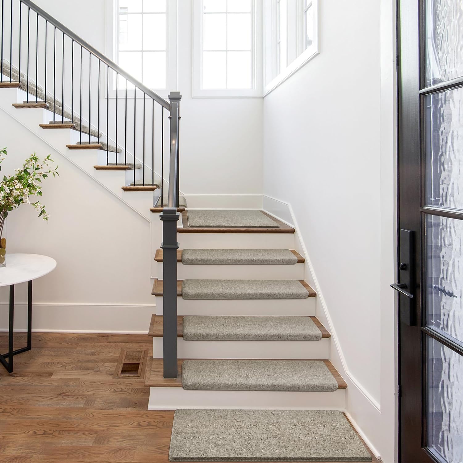 Detalle 2 de PURE ERA Bullnose Stair Treads, 9.5 x 30-Inch Plush Polyester, Cream Gray, 2 Pieces