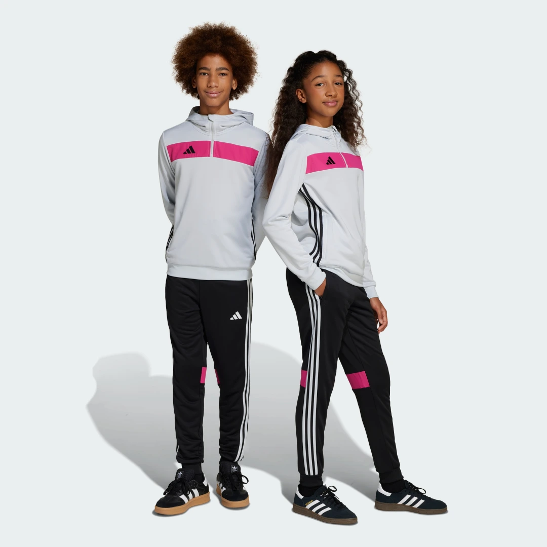 Detalle de adidas Tiro 25 Essentials, pantalón negro para adolescentes