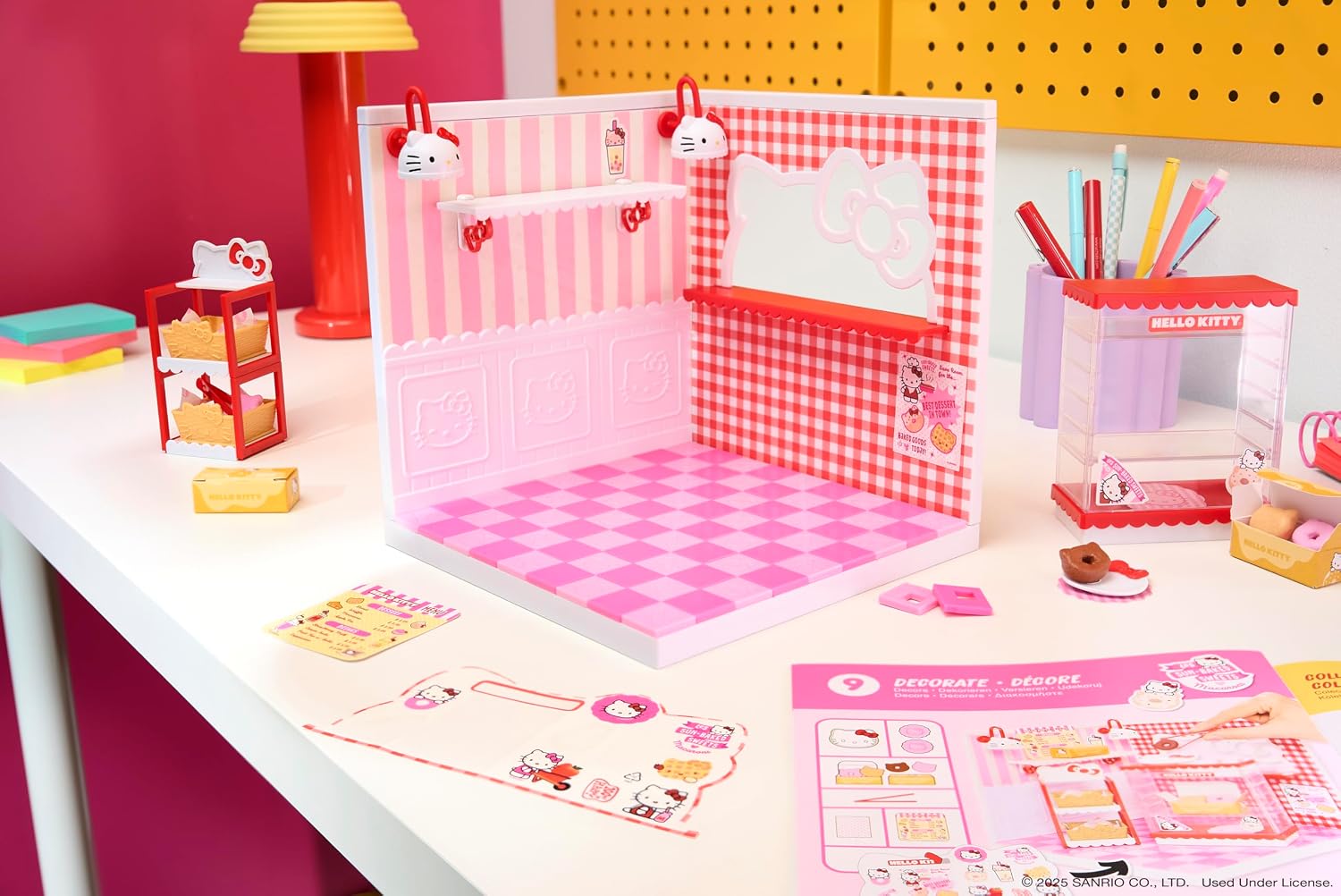 Detalle de MGA's Miniverse Make It Mini Spaces Hello Kitty – Baukasten zum individuellen Gestalten