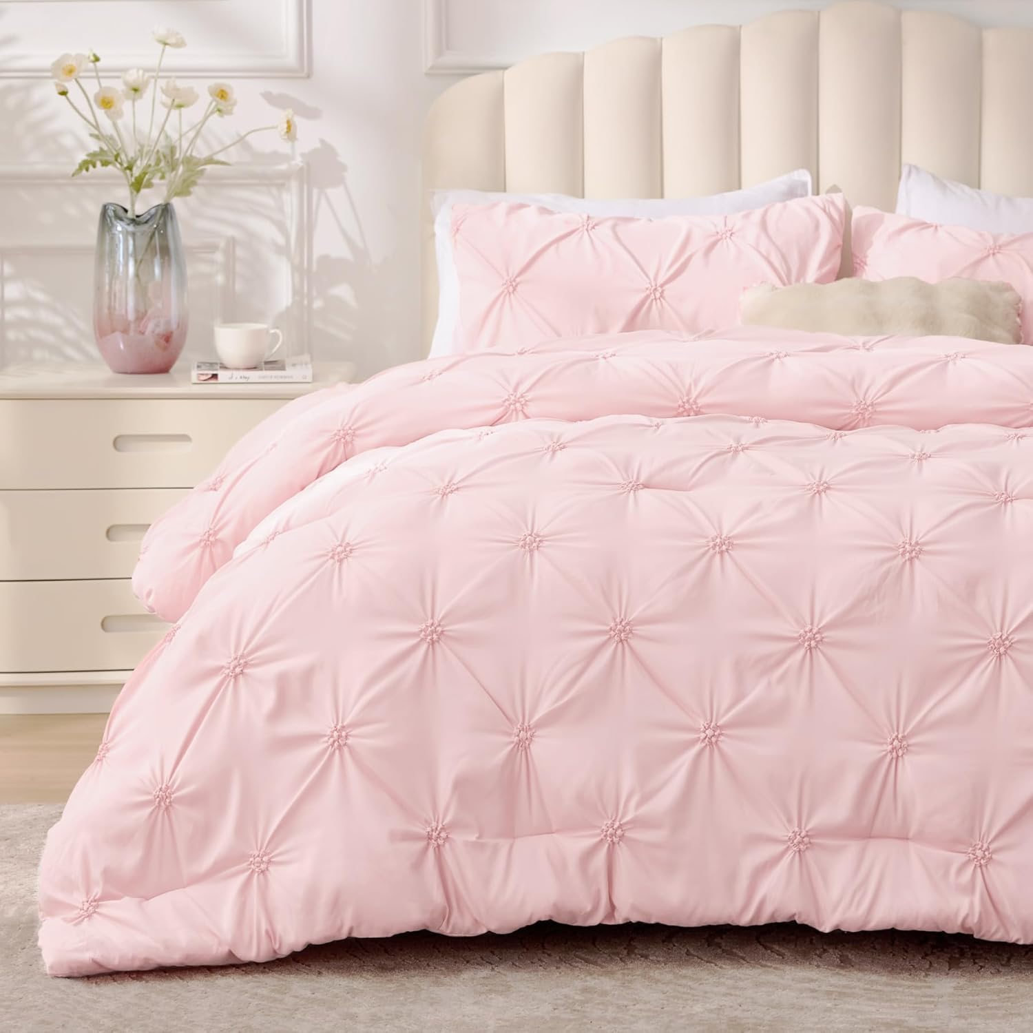 Detalle de BEDELITE Baby Pink Queen Comforter Set — 3 Pieces Boho Pintuck Bedding for All-Season Comfort