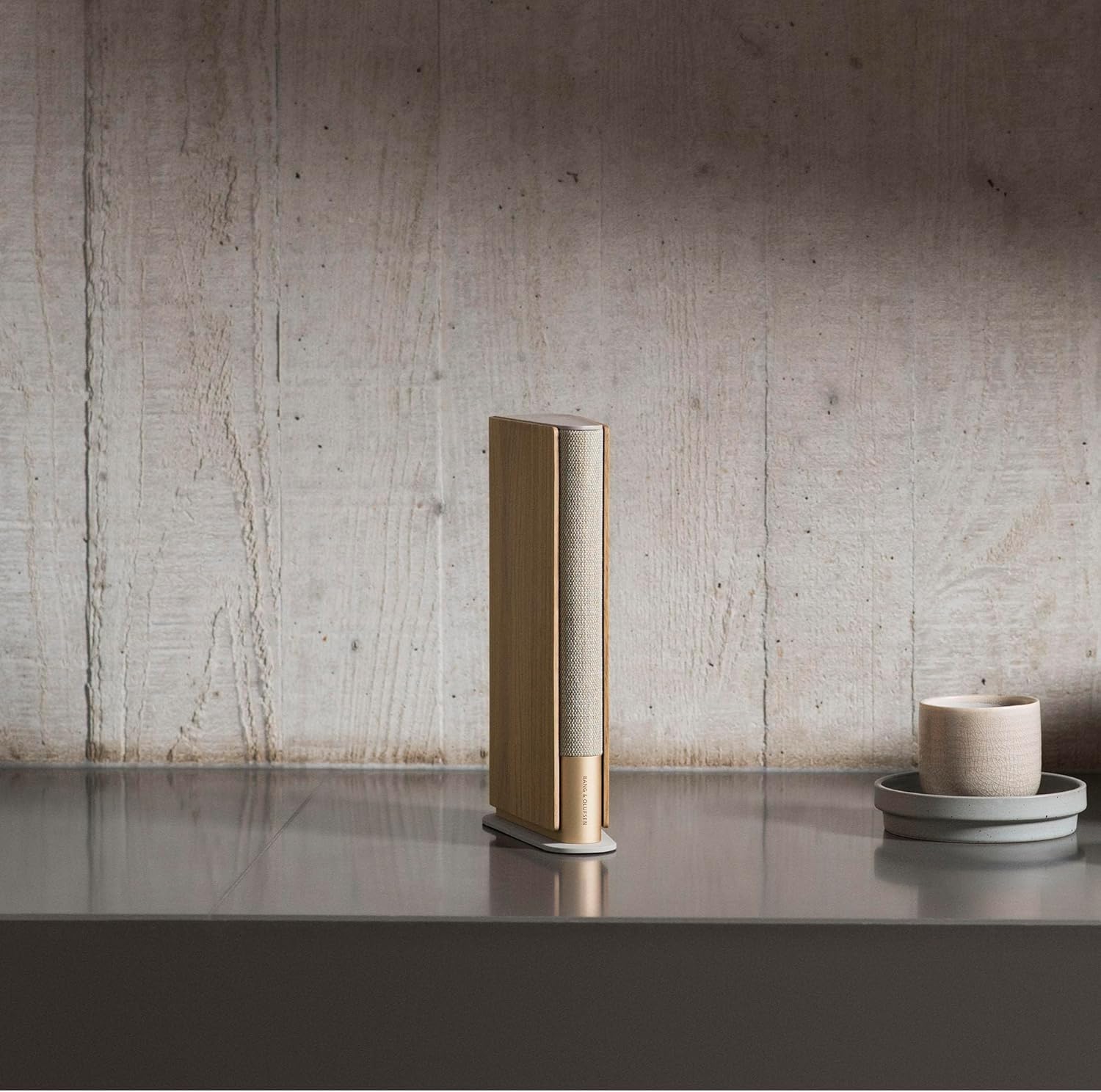 Thumbnail 5 de Bang & Olufsen Beosound Emerge compact WiFi Bluetooth bookshelf speaker (Gold Tone)