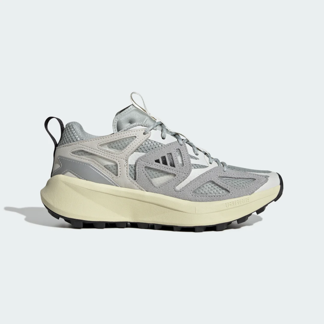 Detalle de Adidas Kantai Trail: Zapatilla Gris para trail ligero, pensada para rutas moderadas
