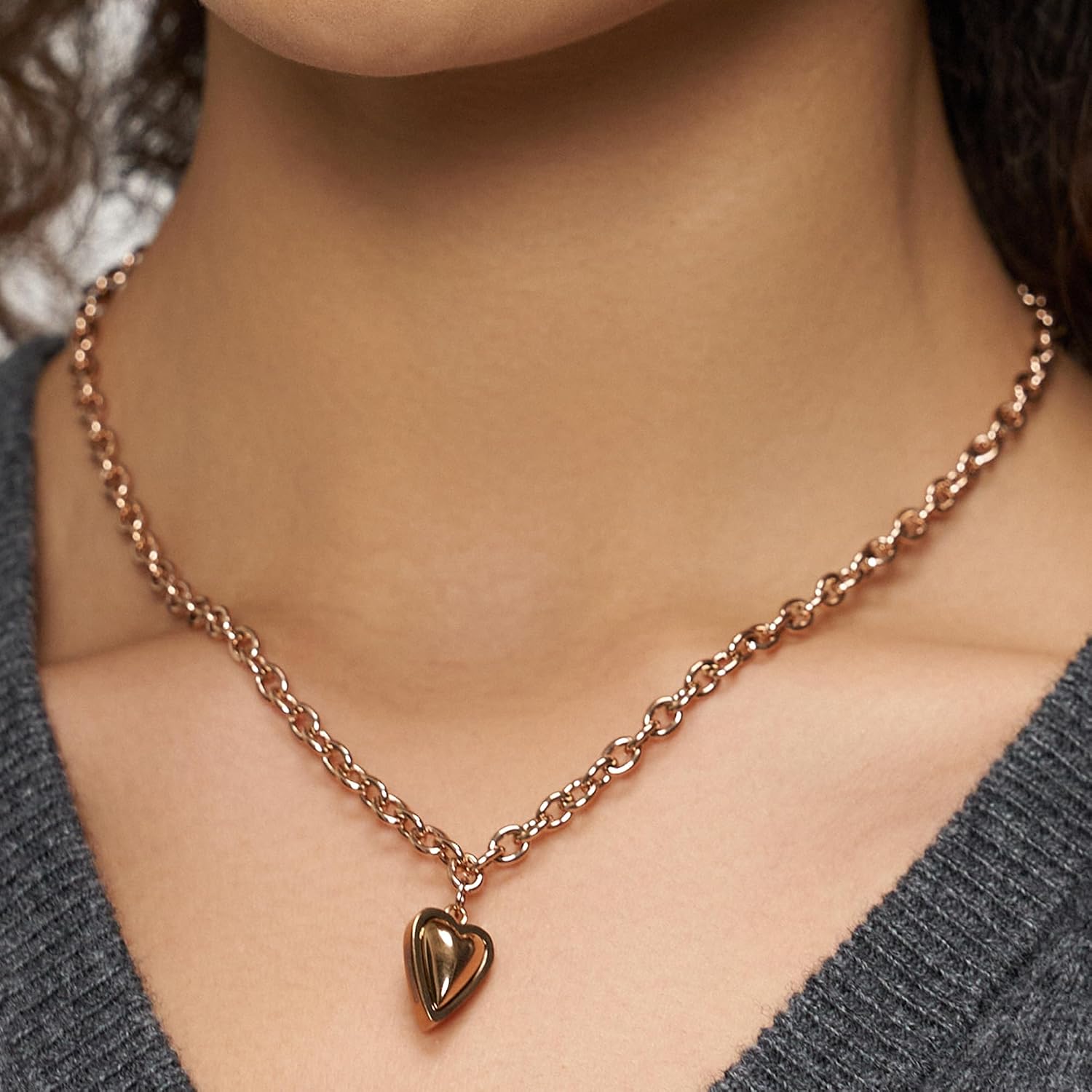 Detalle de LIEBESKIND BERLIN Damen Schmuck mit Herz – Funkelnde Kette aus Edelstahl, Roségold-Option, passend zu Armband und Ohrringen