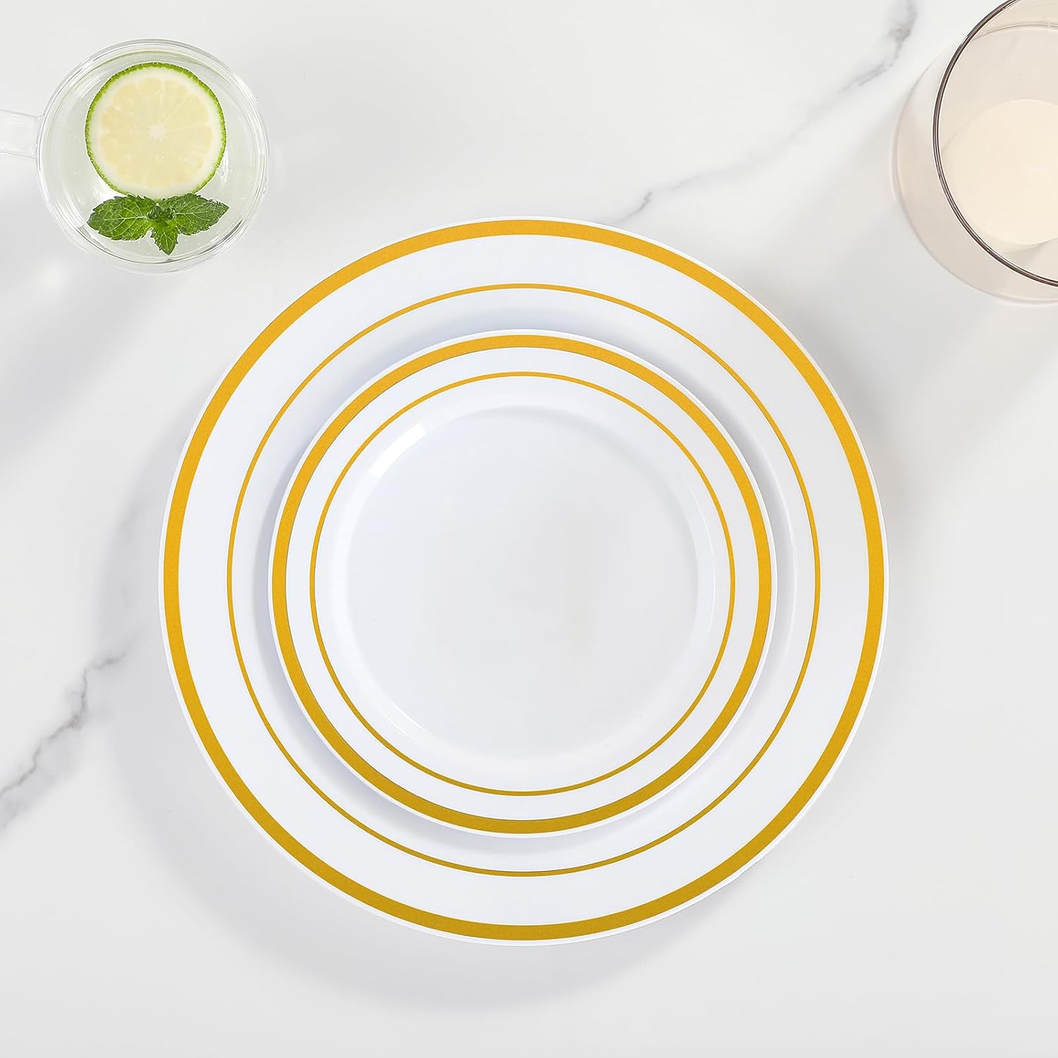 Detalle de AOZITA 200PCS Gold Plastic Plates Set: Heavy Duty Disposable Dinnerware with Gold Rim