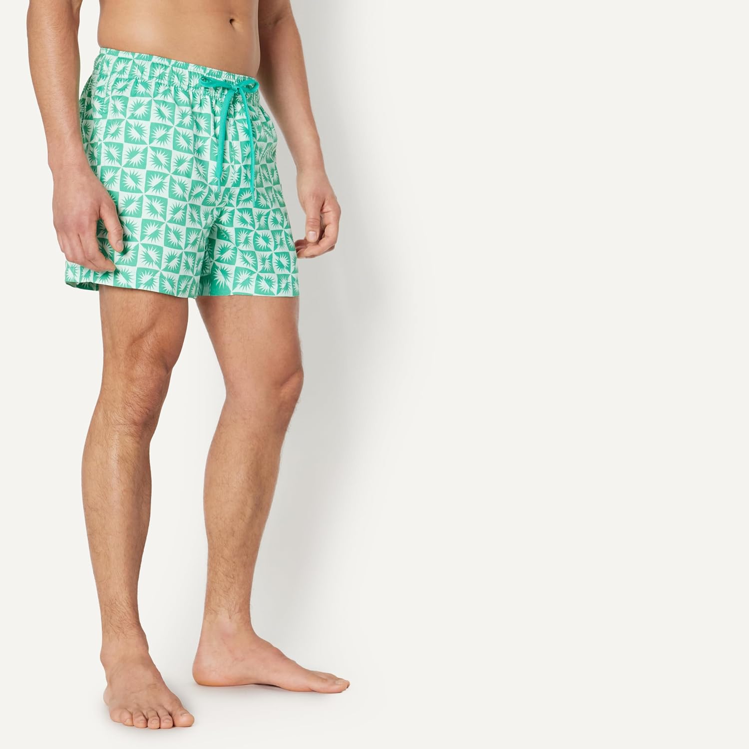Detalle 2 de Amazon Essentials men’s swimming trunks with mesh lining, pockets and drawstring closure