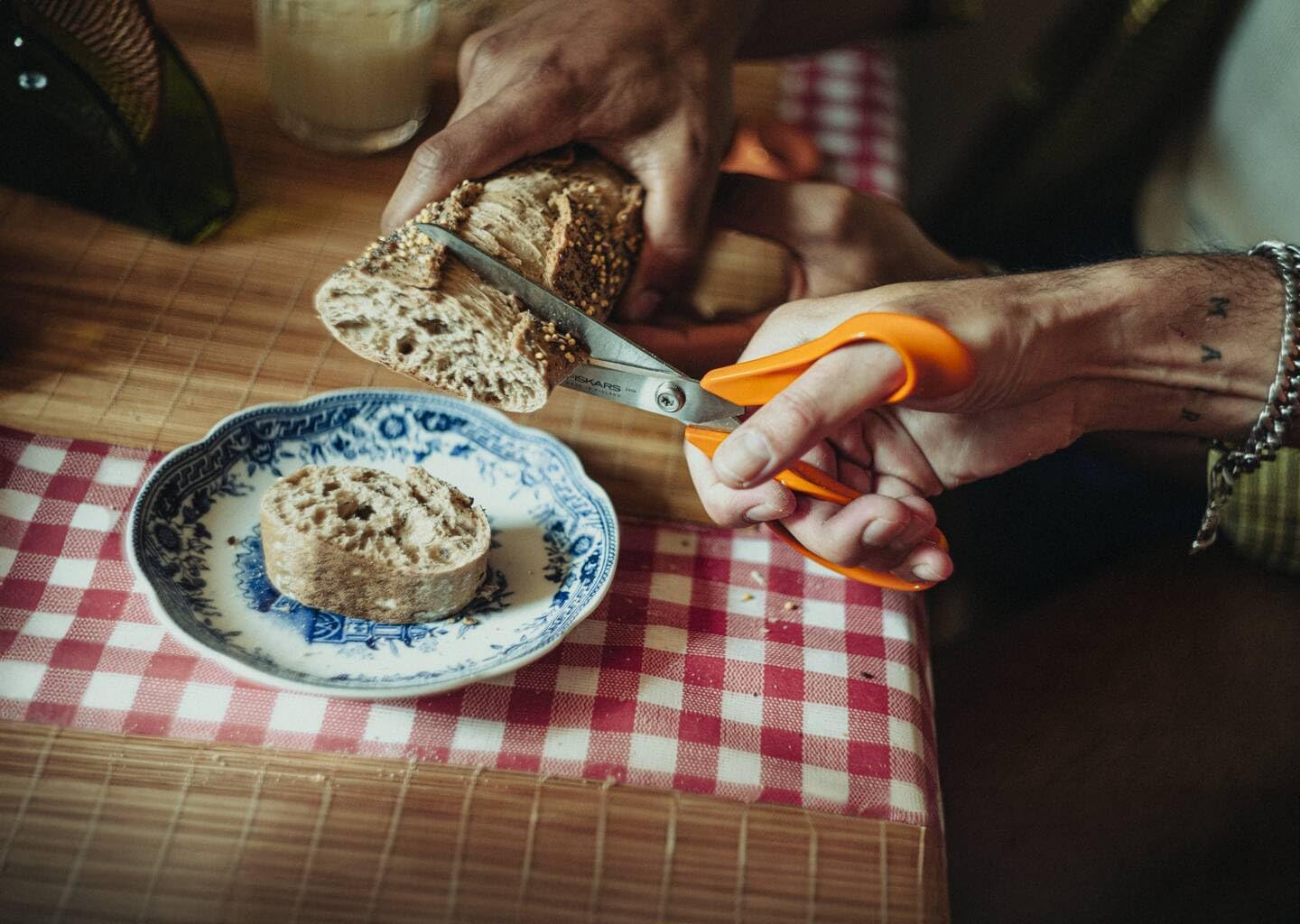 Detalle 1 de Fiskars Classic 1075031 – uniwersalne nożyczki kuchenne 21 cm, stal nierdzewna