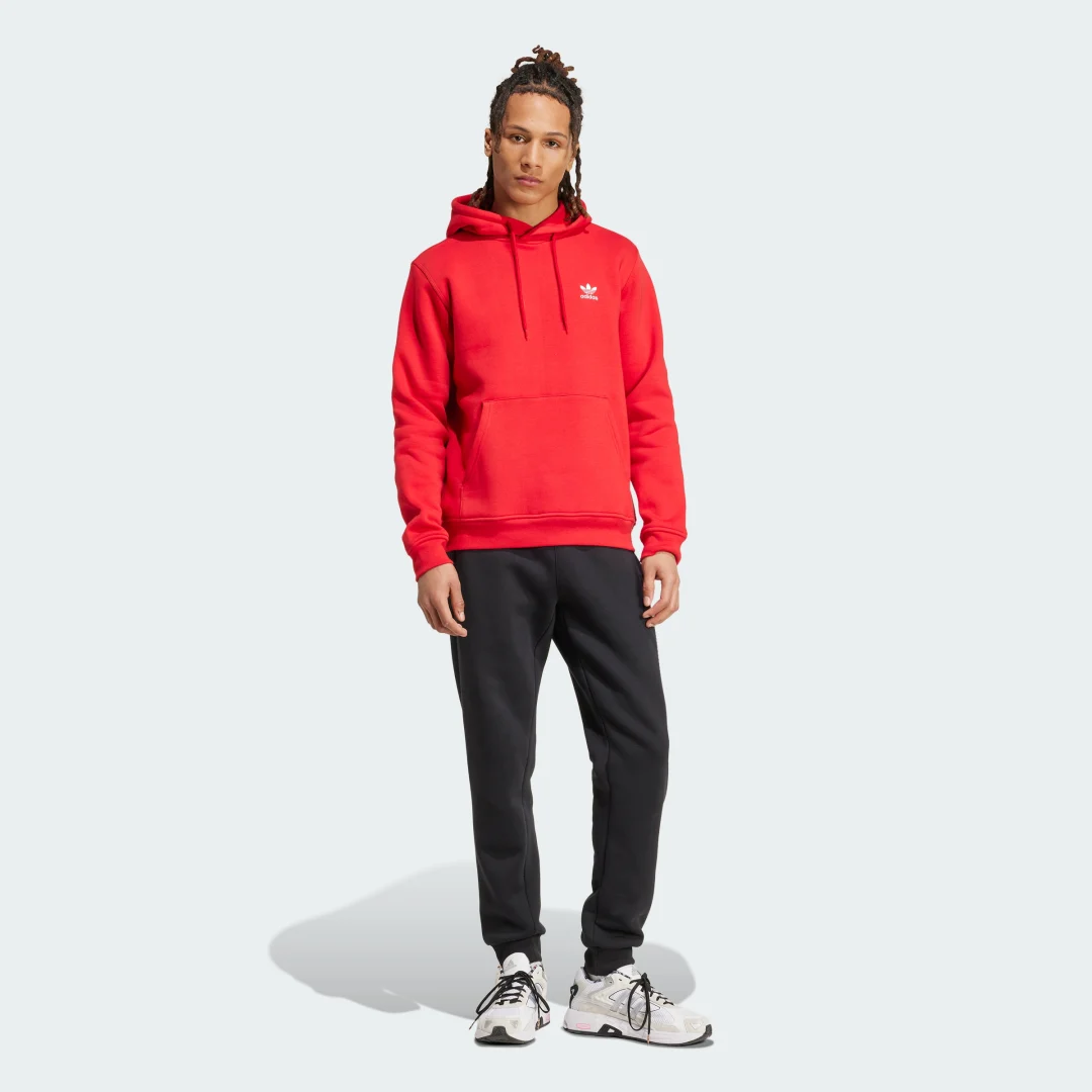 Detalle de Sudadera con capucha Trefoil Essentials de Adidas – Rojo