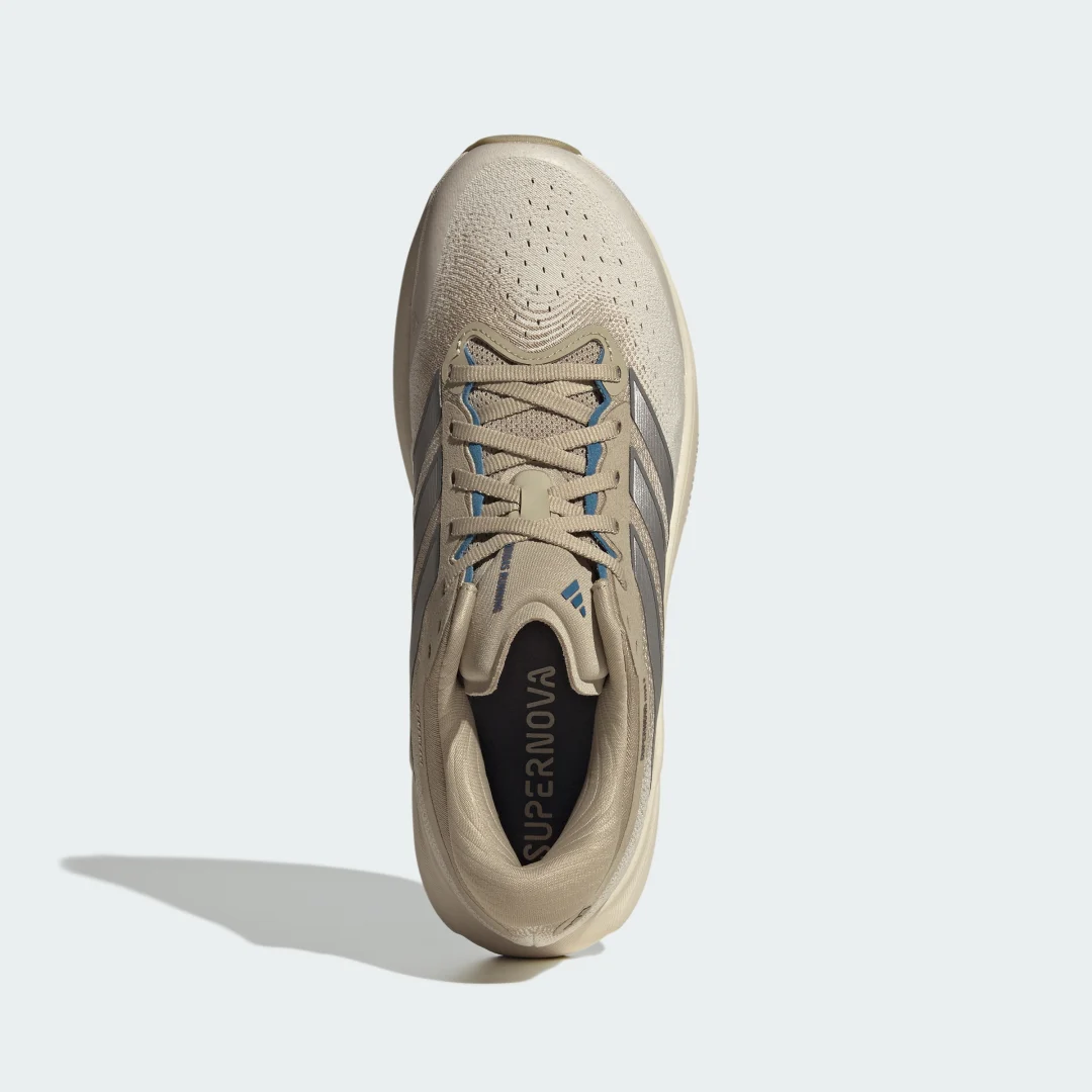Detalle de Adidas Supernova Rise 3: Zapatilla de running en color Marrón para entrenamientos diarios