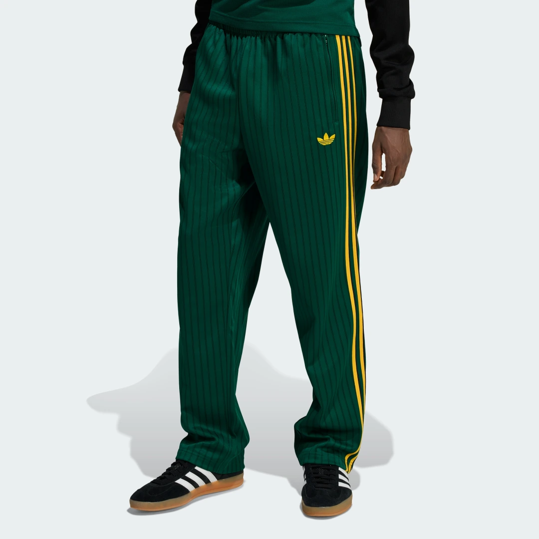 Detalle de Pantalón Firebird Loose Pinstripes de Adidas — verde