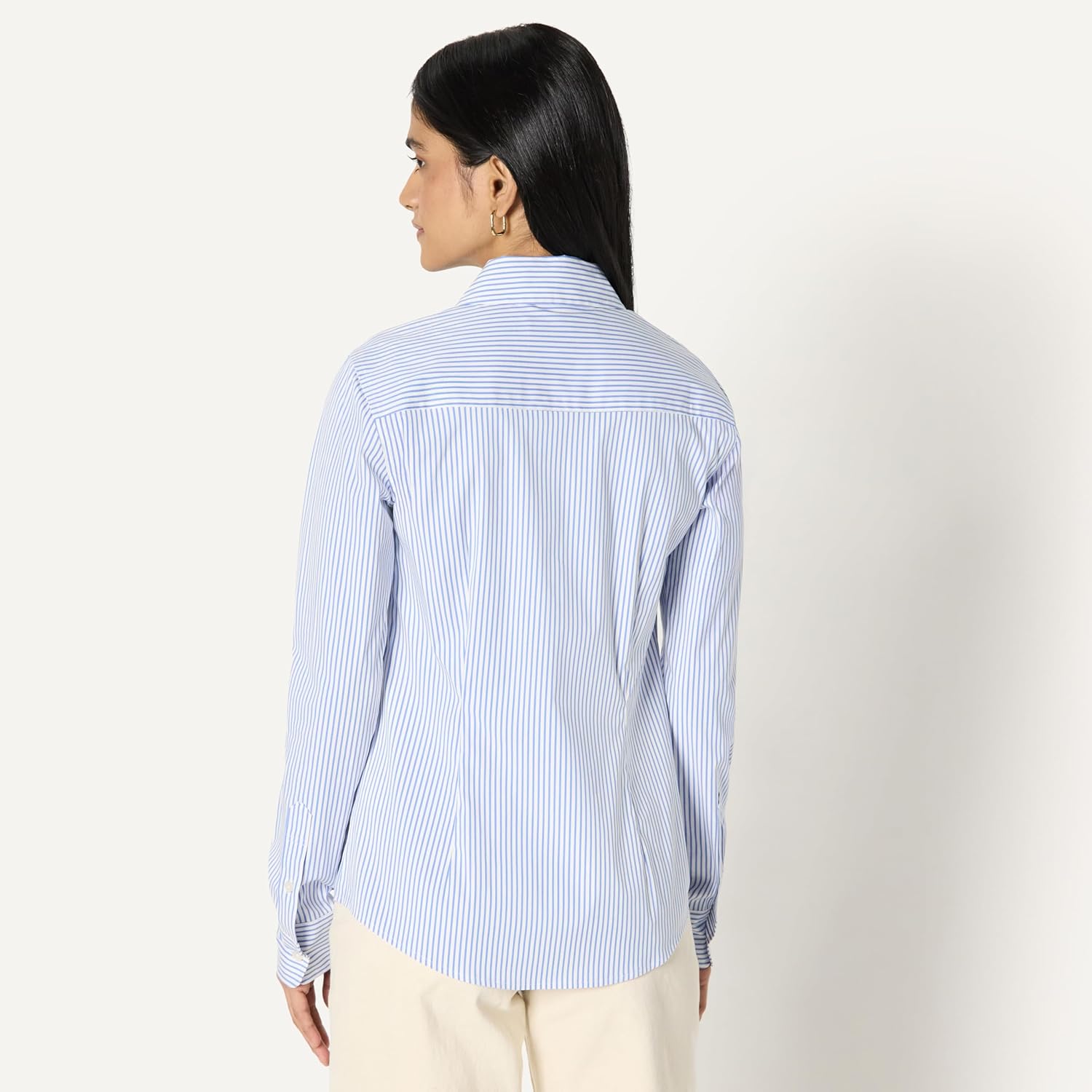 Thumbnail 2 de Amazon Essentials Damen Slim-Fit-Stretch-Popeline-Hemd mit Knöpfen