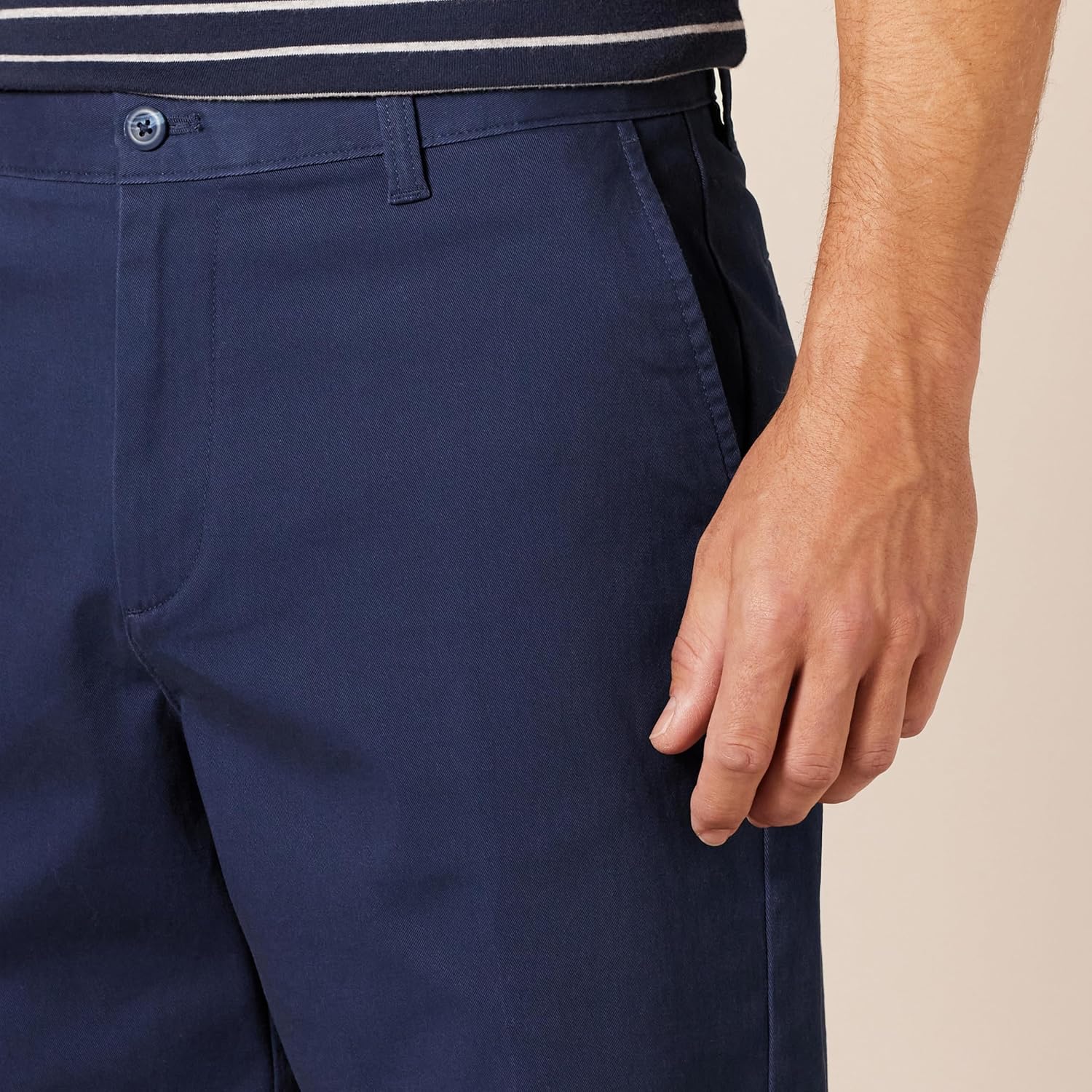 Thumbnail 3 de Amazon Essentials Men's Classic-Fit 9" Comfort Stretch Chino Shorts