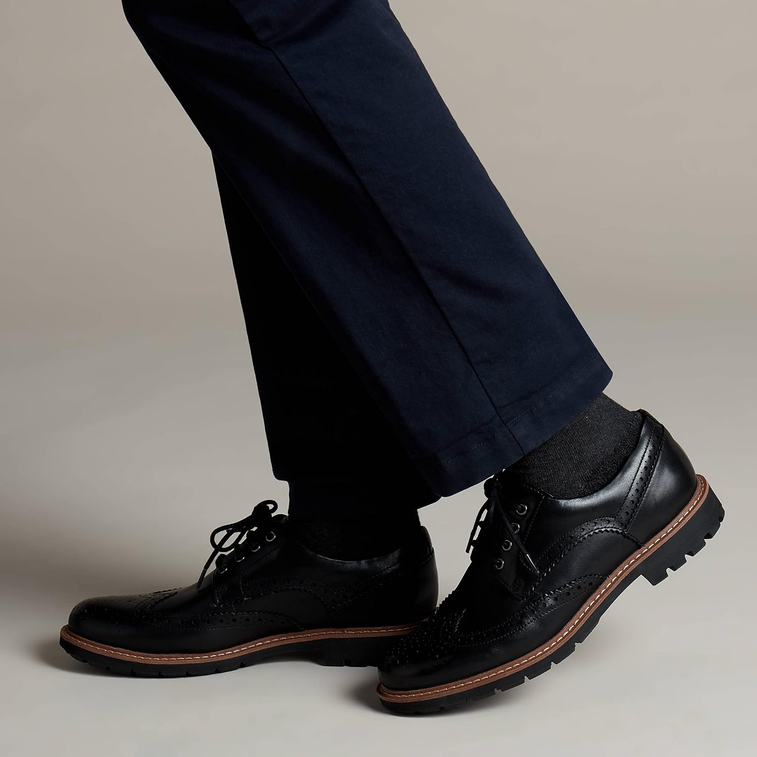 Detalle de Clarks Batcombe Wing Herren Derby – Glattleder, komfortabel und verantwortungsvoll gefertigt