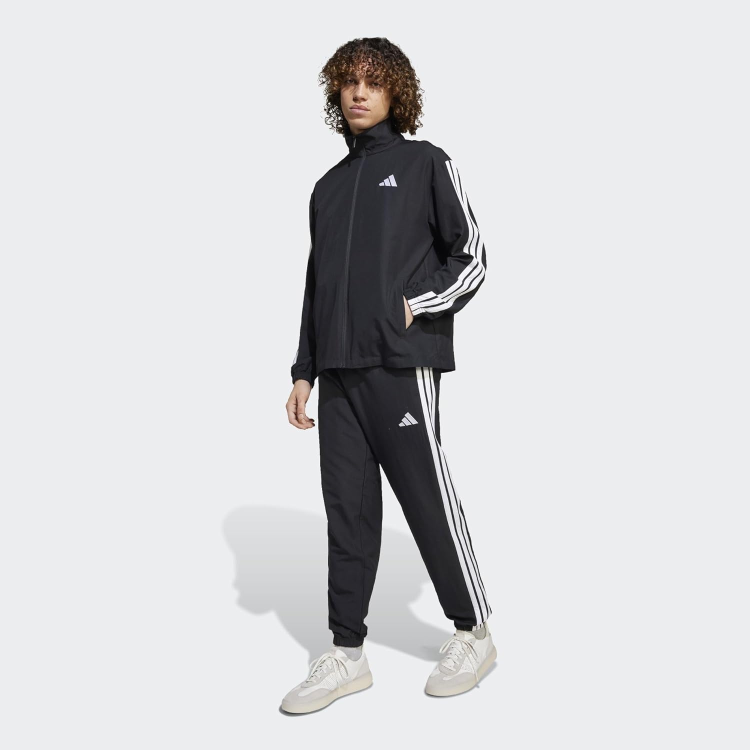 Detalle 2 de adidas 3 Stripes Woven Tracksuits Chándal Hombre 1 unidad