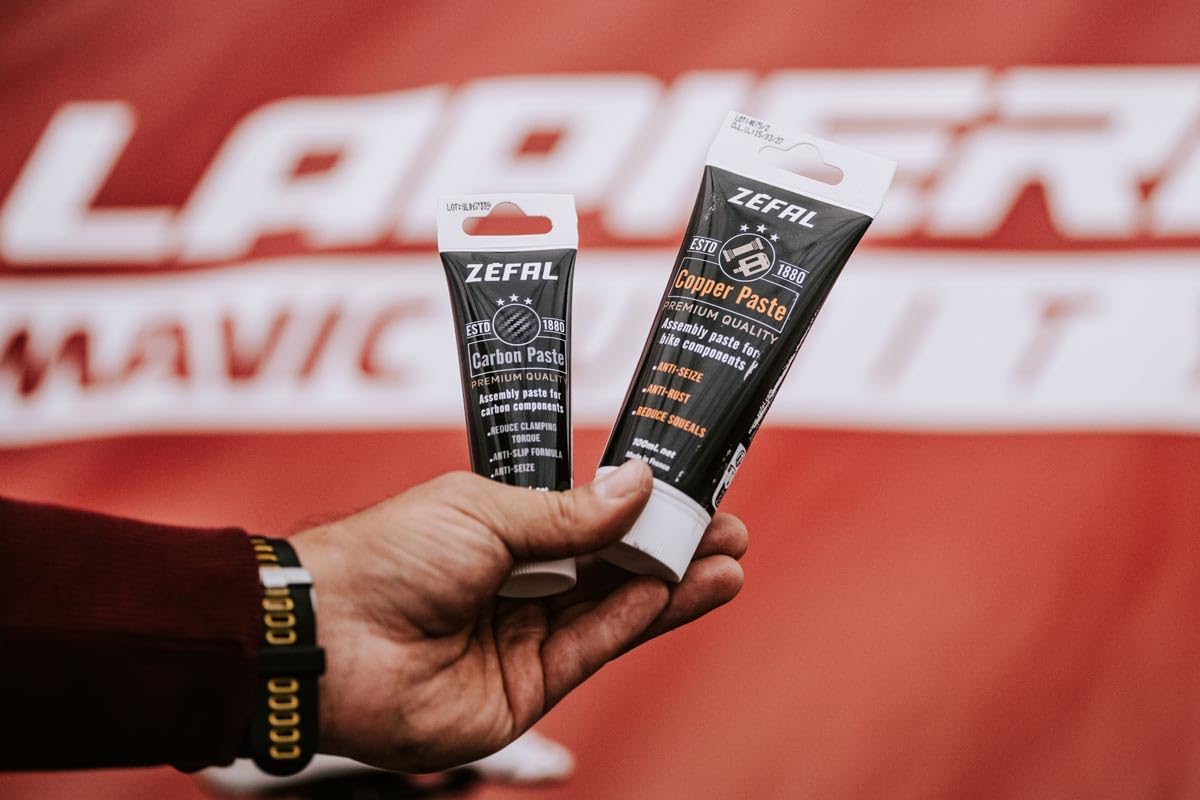 Detalle de ZEFAL Pack Maintenance Pro II : Graisse vélo et pâtes de montage Carbon et Cuivre — Fabriqués en France