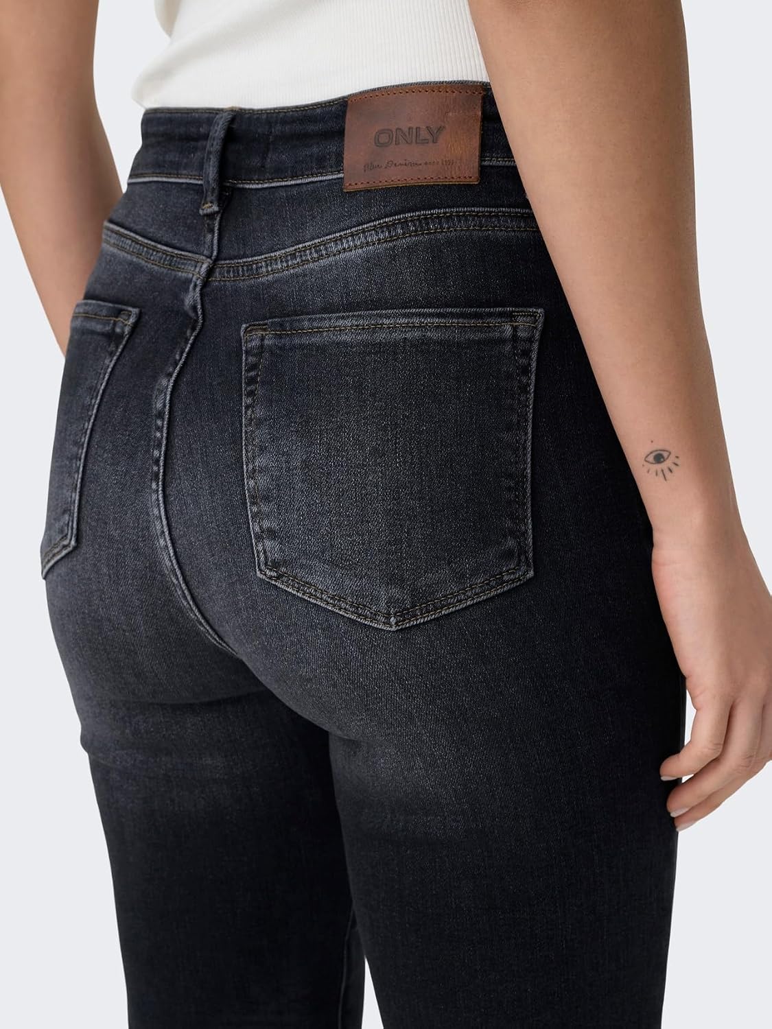 Detalle de ONLY Women's Jeans: a practical everyday pick for versatile wardrobe staples