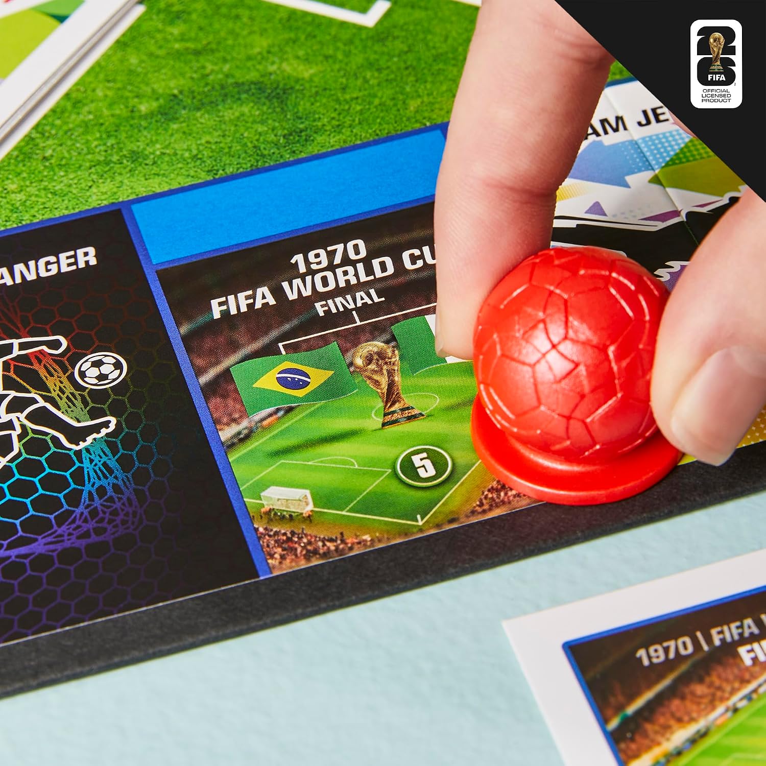 Detalle de Monopoly Panini Prizm: FIFA World Cup Game – Board Game with Panini Prizm 2026 Cards