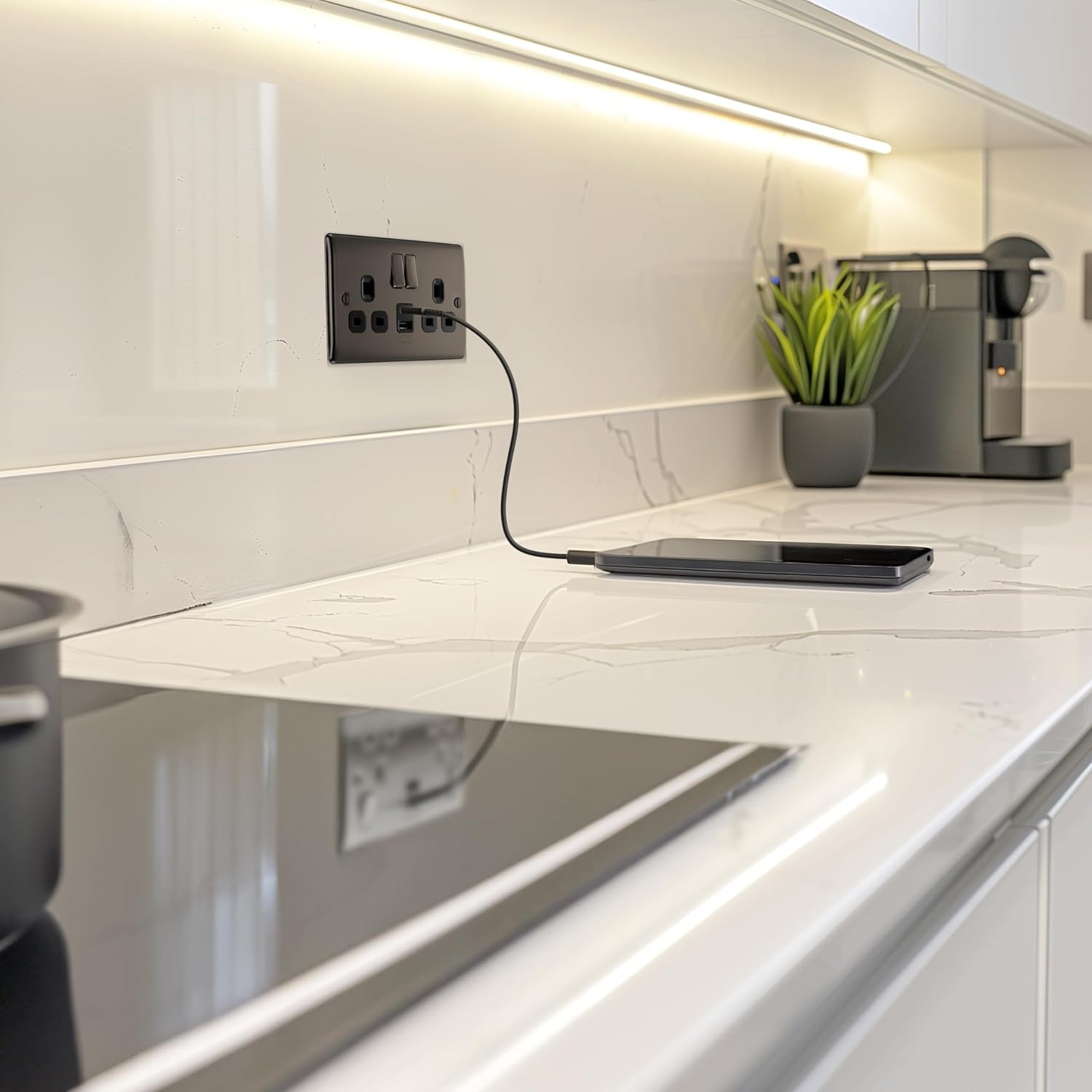 Thumbnail 6 de BG Electrical 13A Nexus Metal black nickel double switched wall socket with USB-A and USB-C charging (12W) – NBN22UAC12B