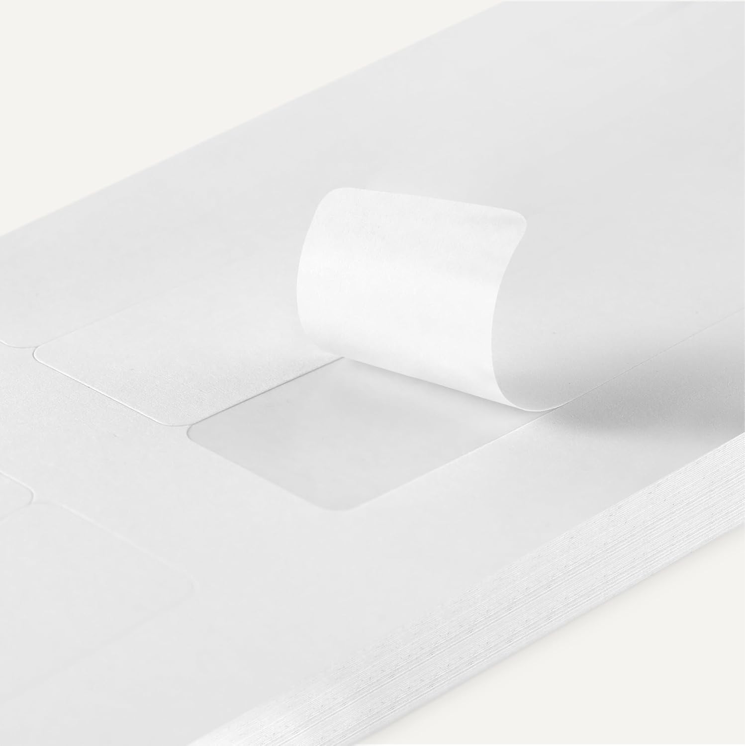 Thumbnail 2 de Amazon Basics Sticky Labels: Self-Adhesive A4 White Labels for File Folders and Storage Boxes (1500)