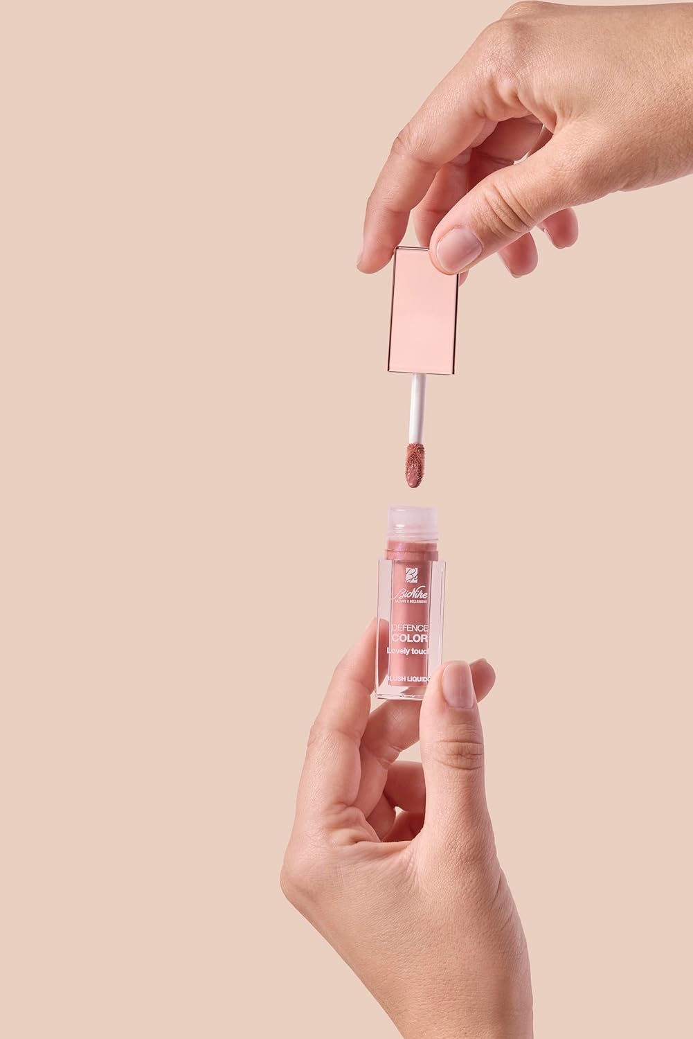 Thumbnail 3 de Bionike Defence Color Blush Liquido Lovely Touch 5 ml: luce e tenuta per guance e zigomi