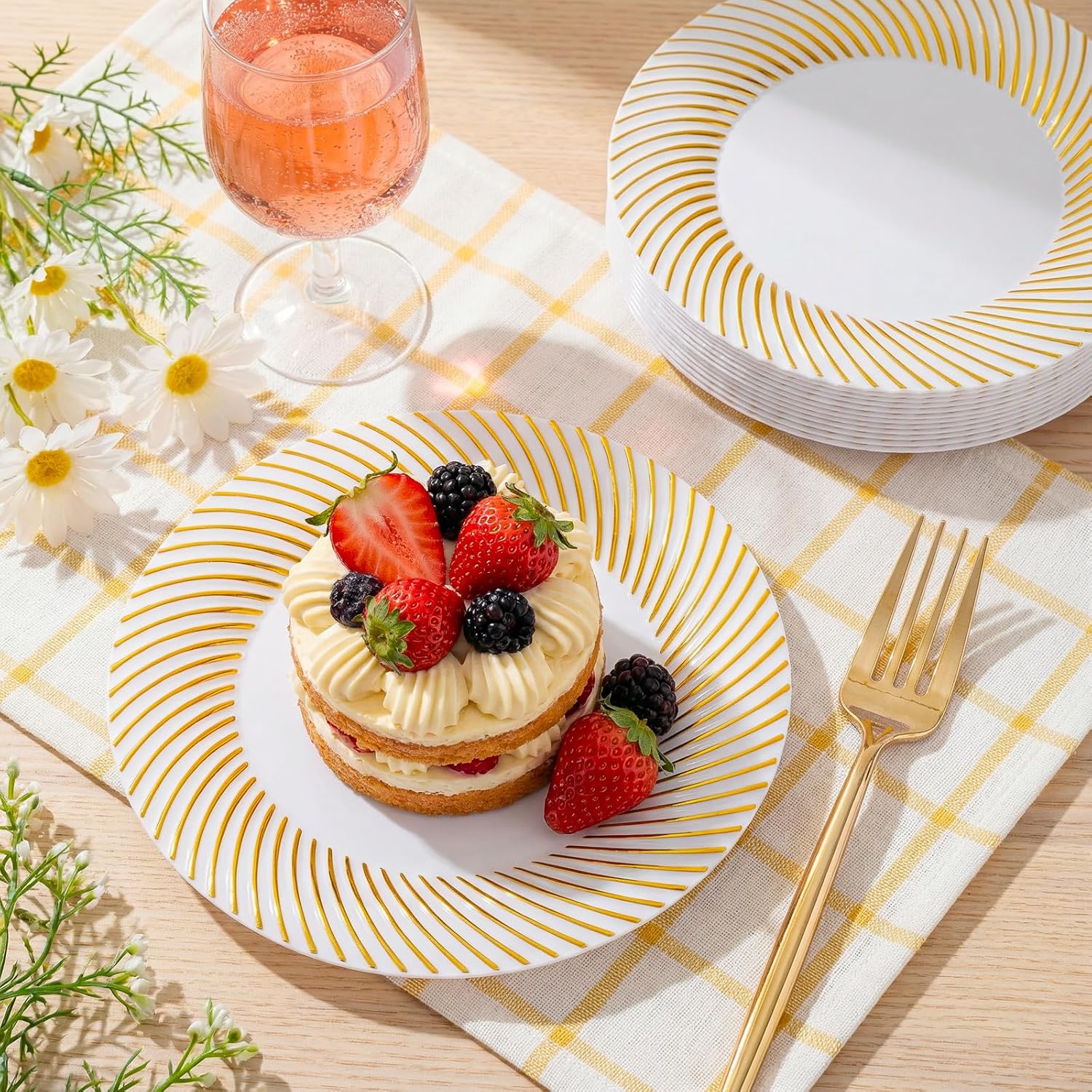 Detalle de Gold Plastic Dessert Plates, 7-Inch