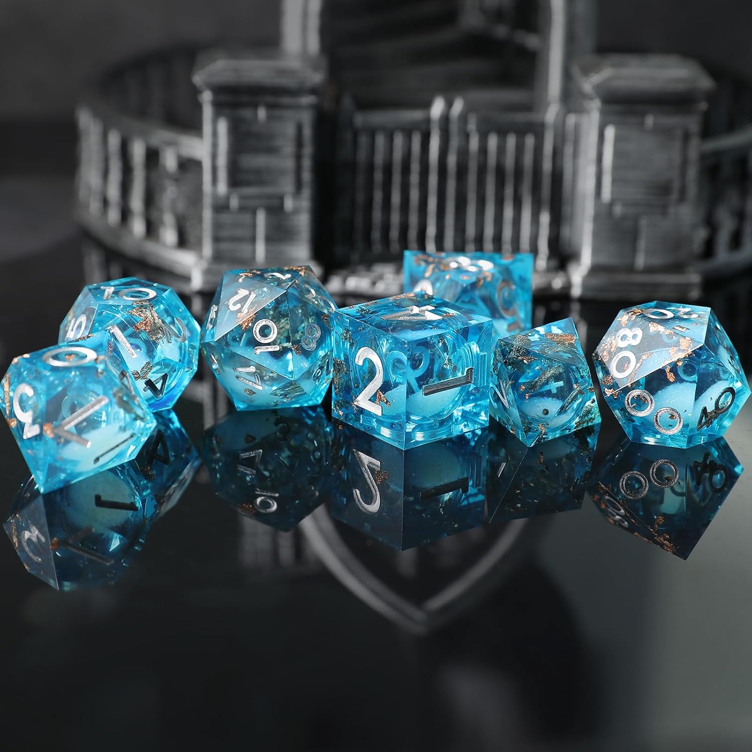 Thumbnail 2 de Elifel Liquid Core DND Dice Set 7pcs – Gold Foil Themed Resin Dice